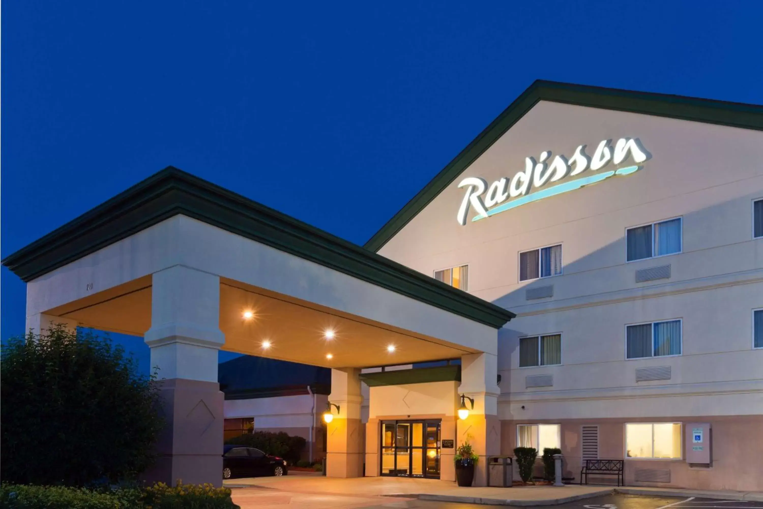 Property building in Radisson Hotel & Conference Center Rockford