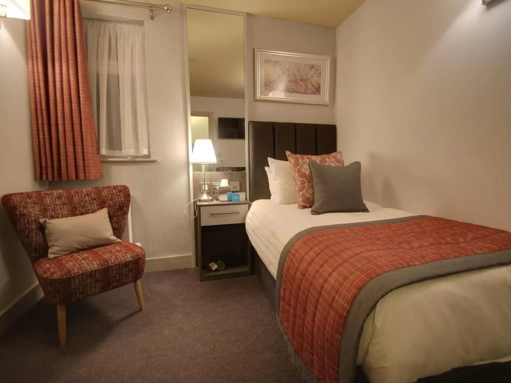 Standard Single Room with Shower in The Suffolk Hotel Standard Single Room with Shower in The Suffolk Hotel