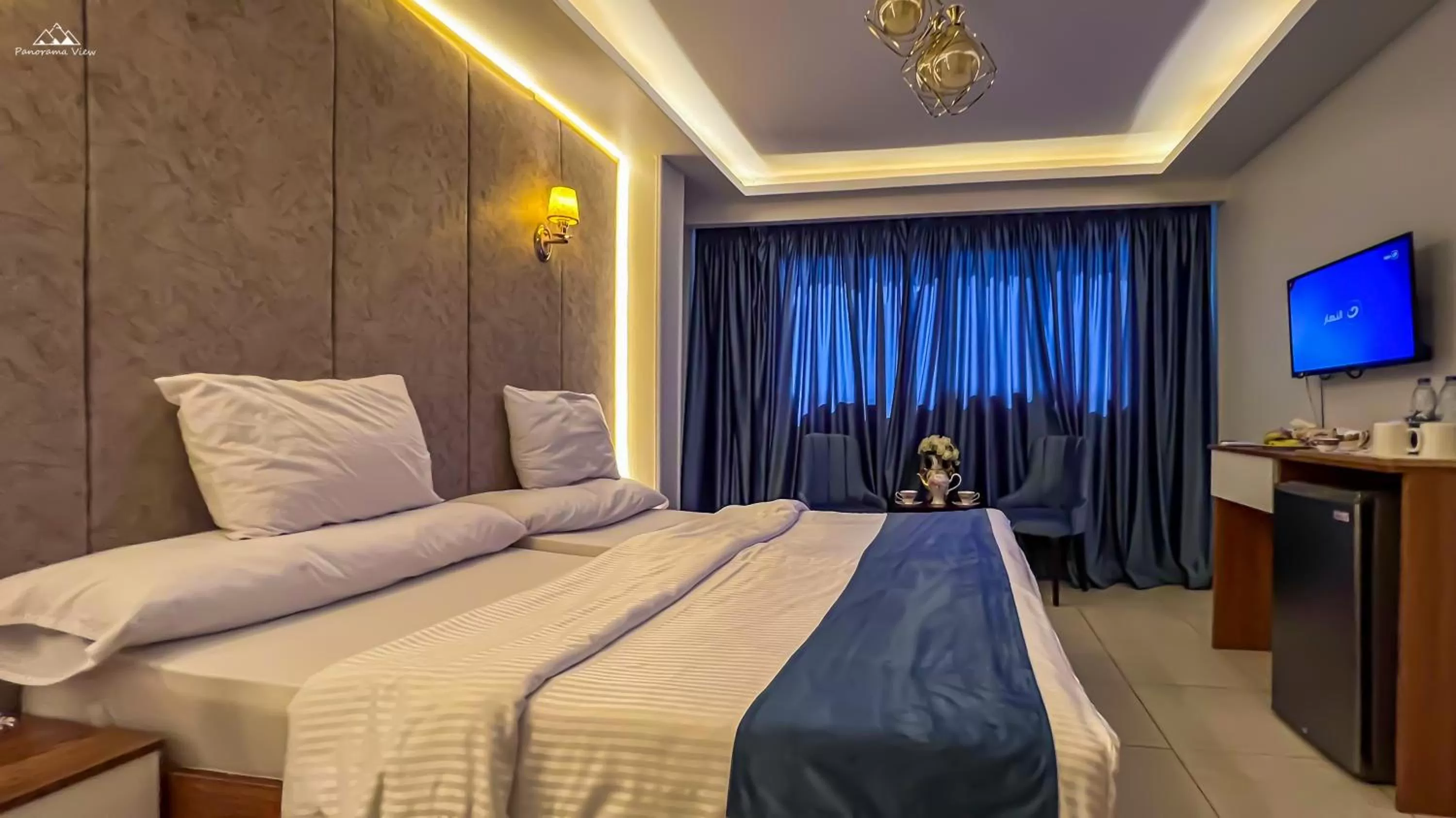 Bedroom, Bed in PANORAMA view pyramids