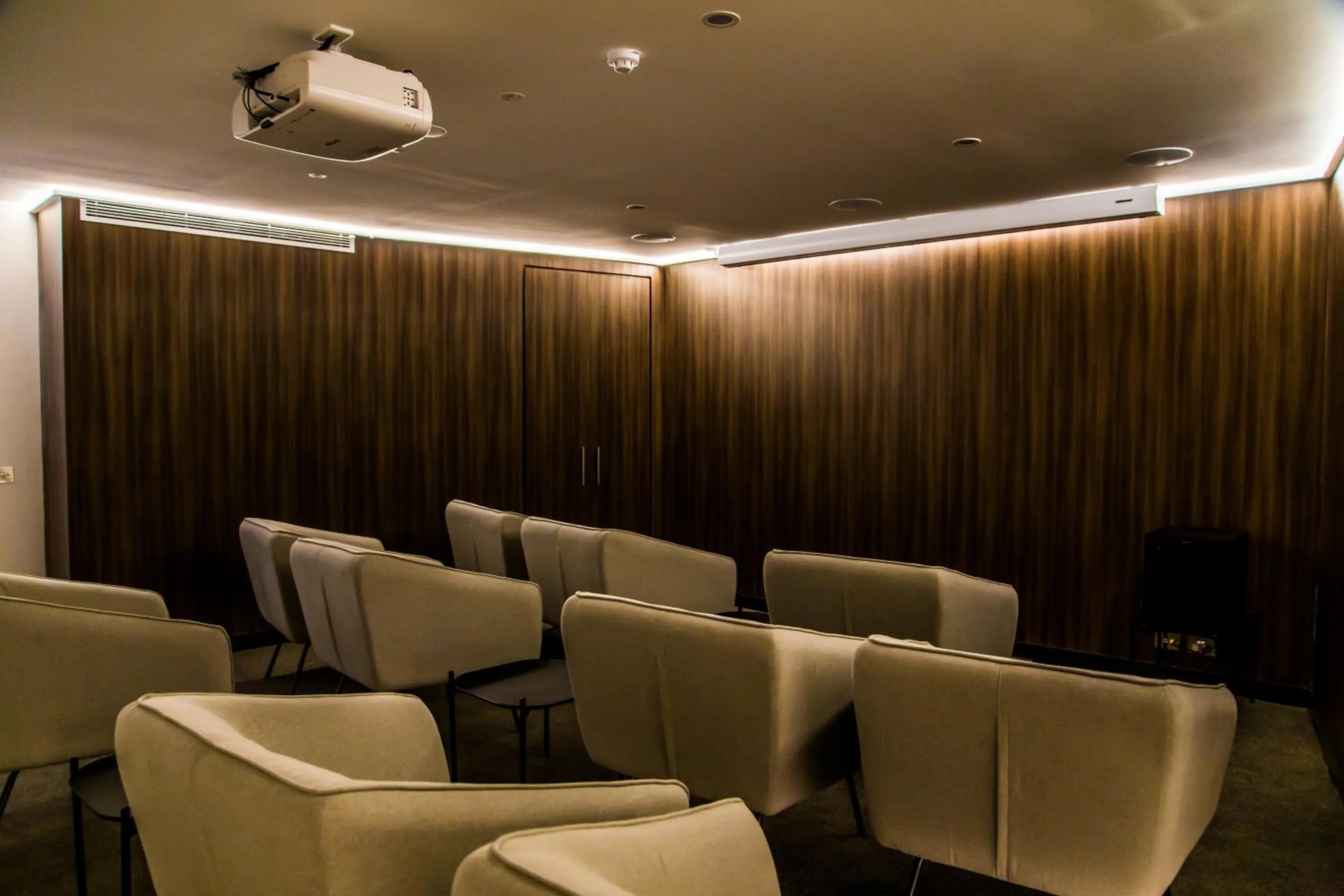 Communal lounge/ TV room in The Sebel Melbourne Malvern