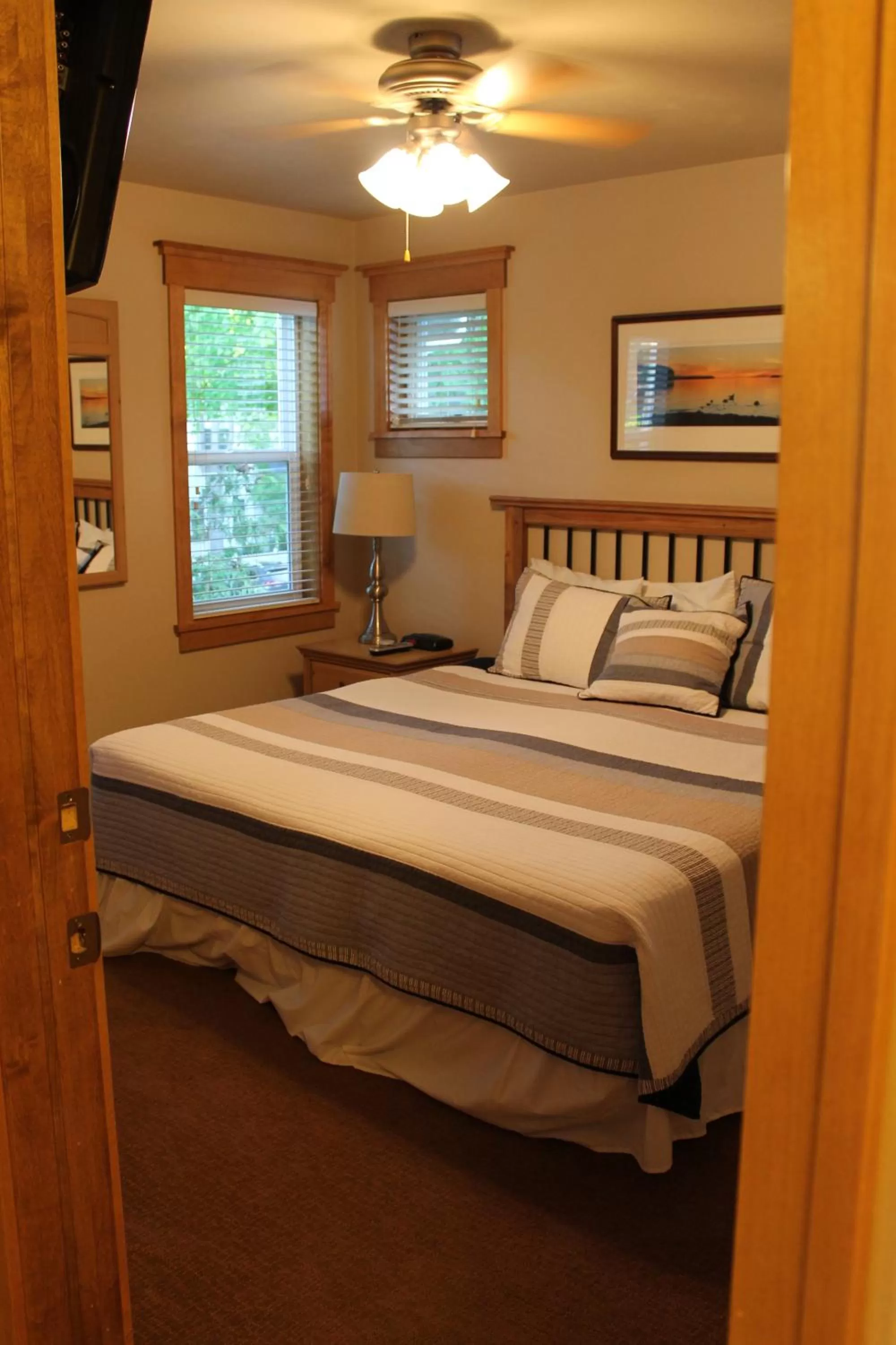 Bed in Cedar Court Inn