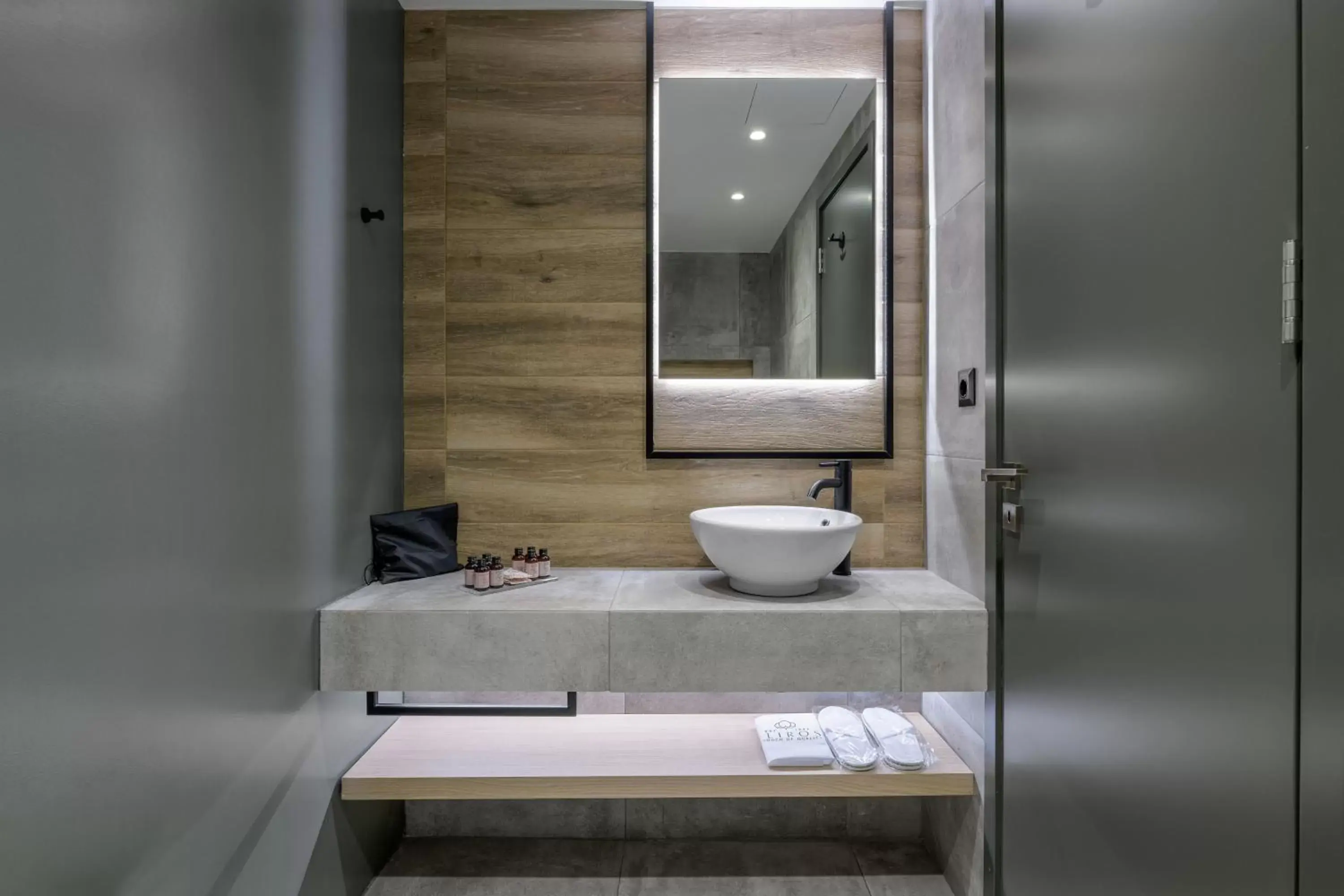 Bathroom in Acropolis Magenta Luxury Suites