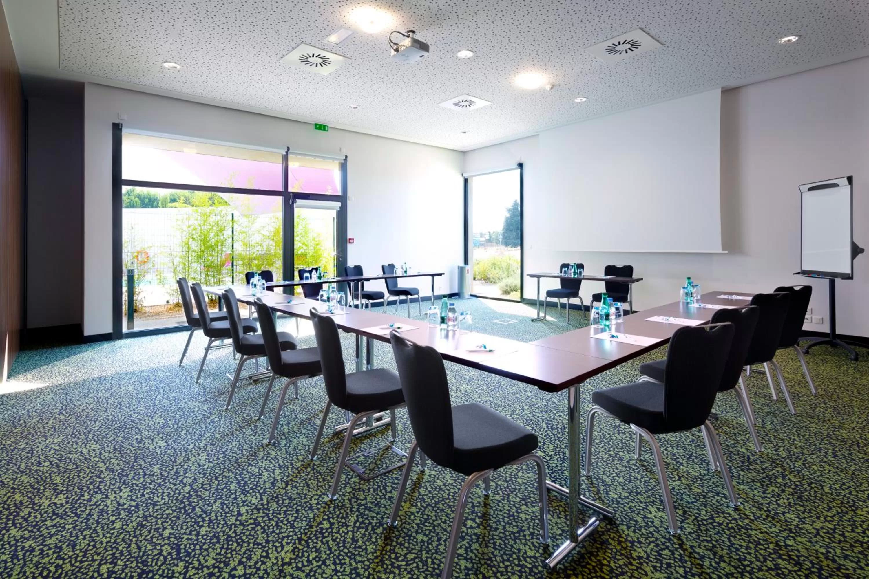Meeting/conference room in Holiday Inn Express Montpellier - Odysseum by IHG