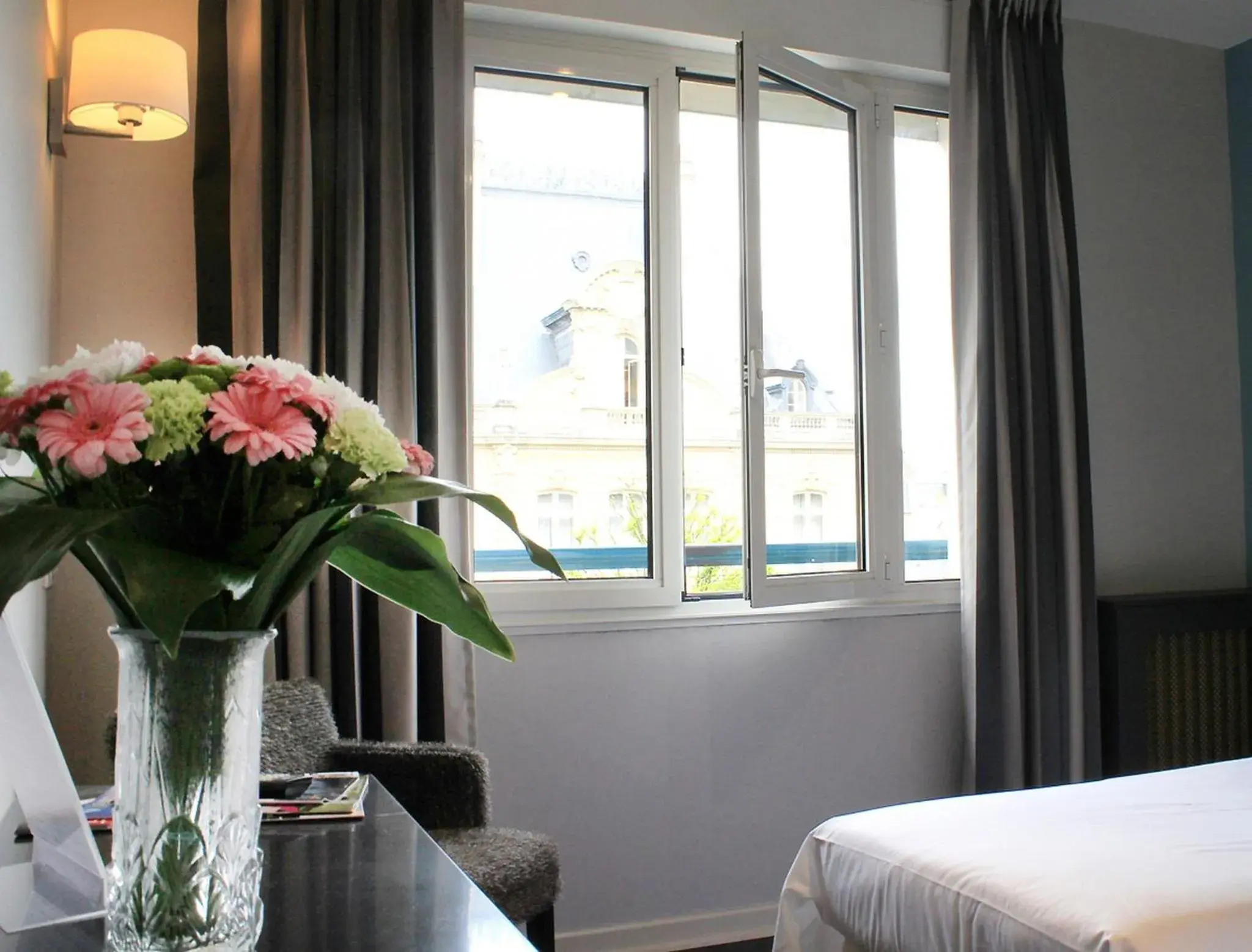 Bedroom, View in Hotel-Restaurant Le Victoria
