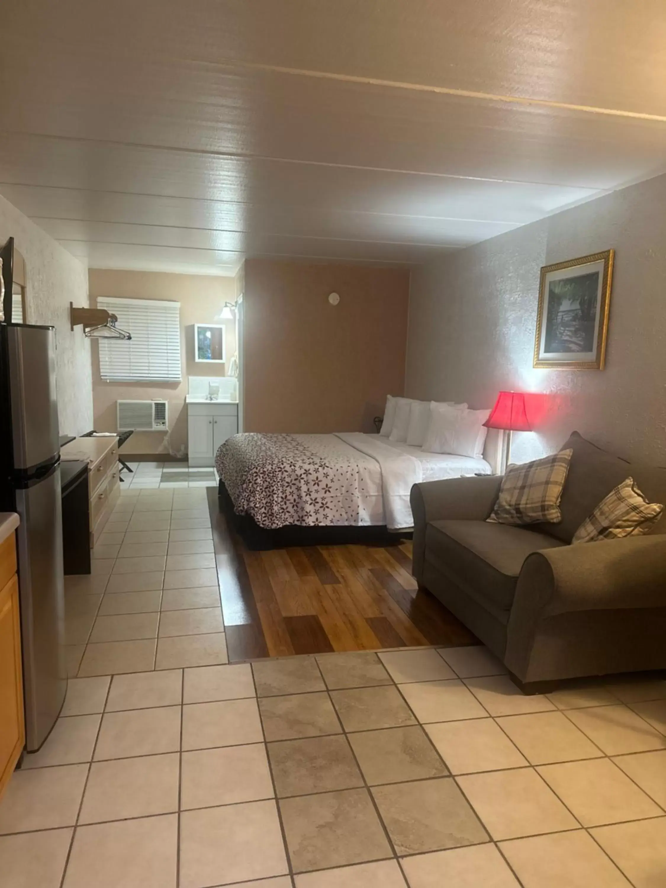 Bed in THE FLORIDIAN INN Bed in THE FLORIDIAN INN