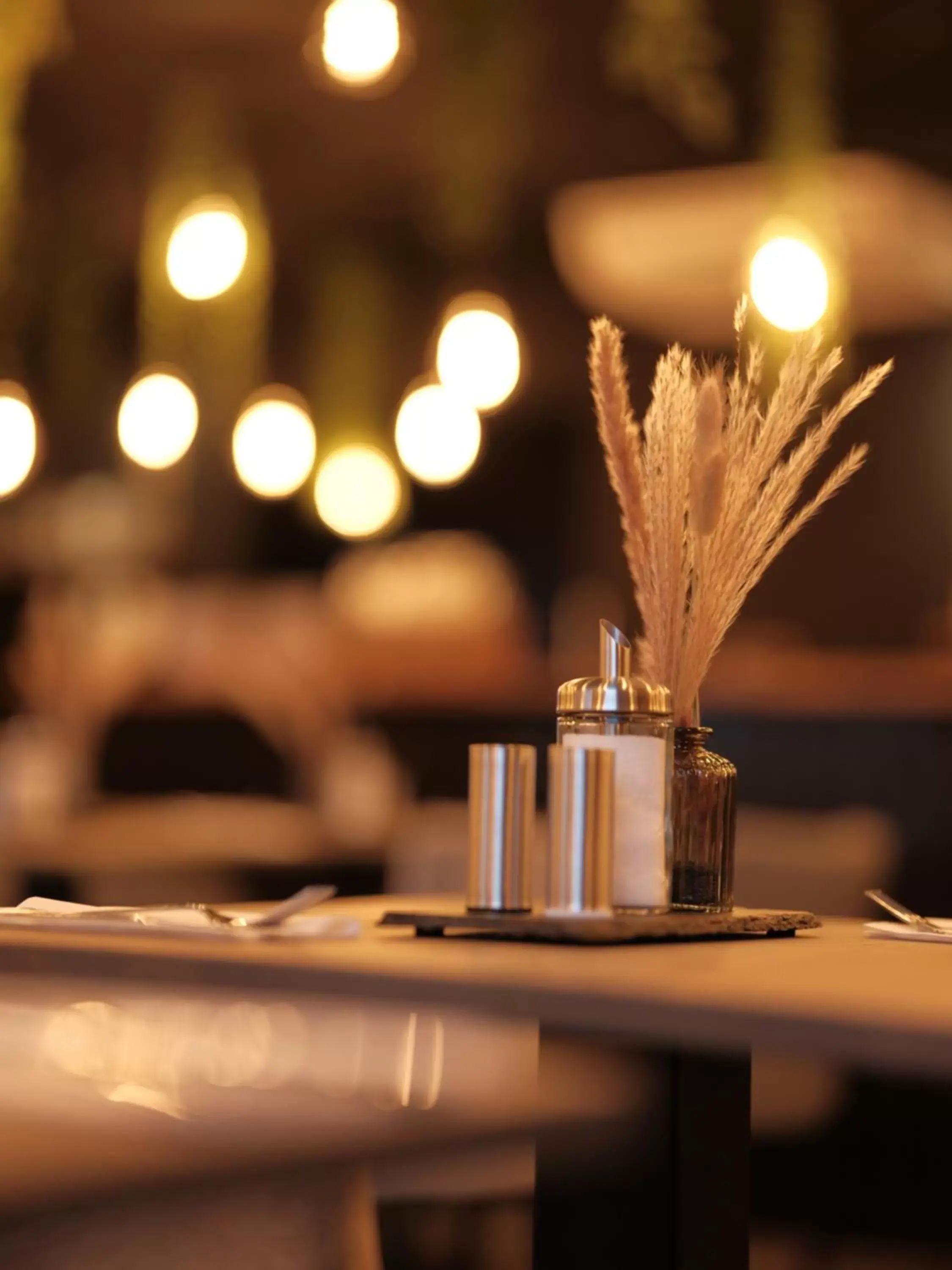 Restaurant/places to eat in THE ROOMS - Hotel & House Restaurant/places to eat in THE ROOMS - Hotel & House