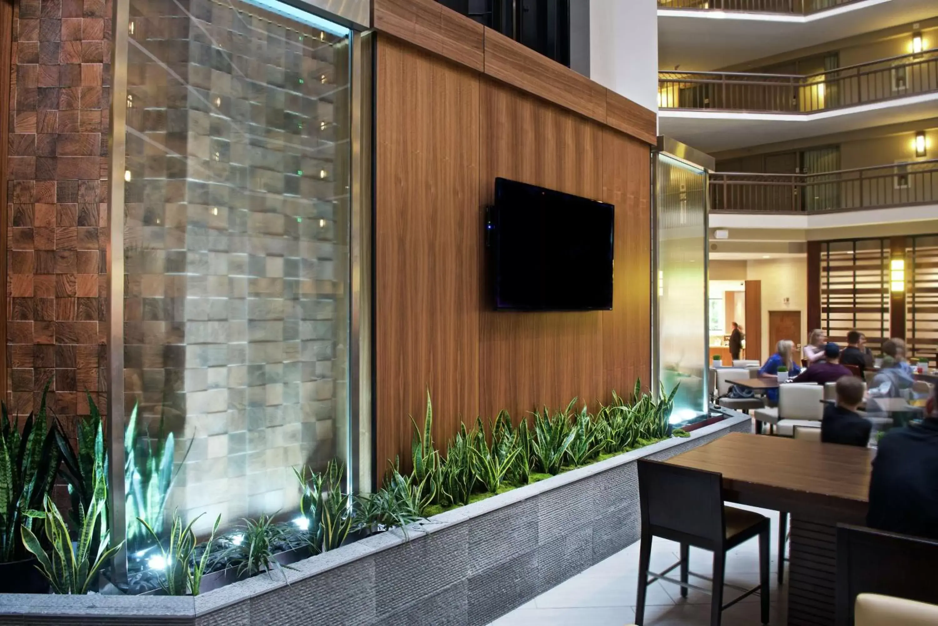 Lobby or reception, TV/Entertainment Center in Embassy Suites by Hilton Portland Washington Square