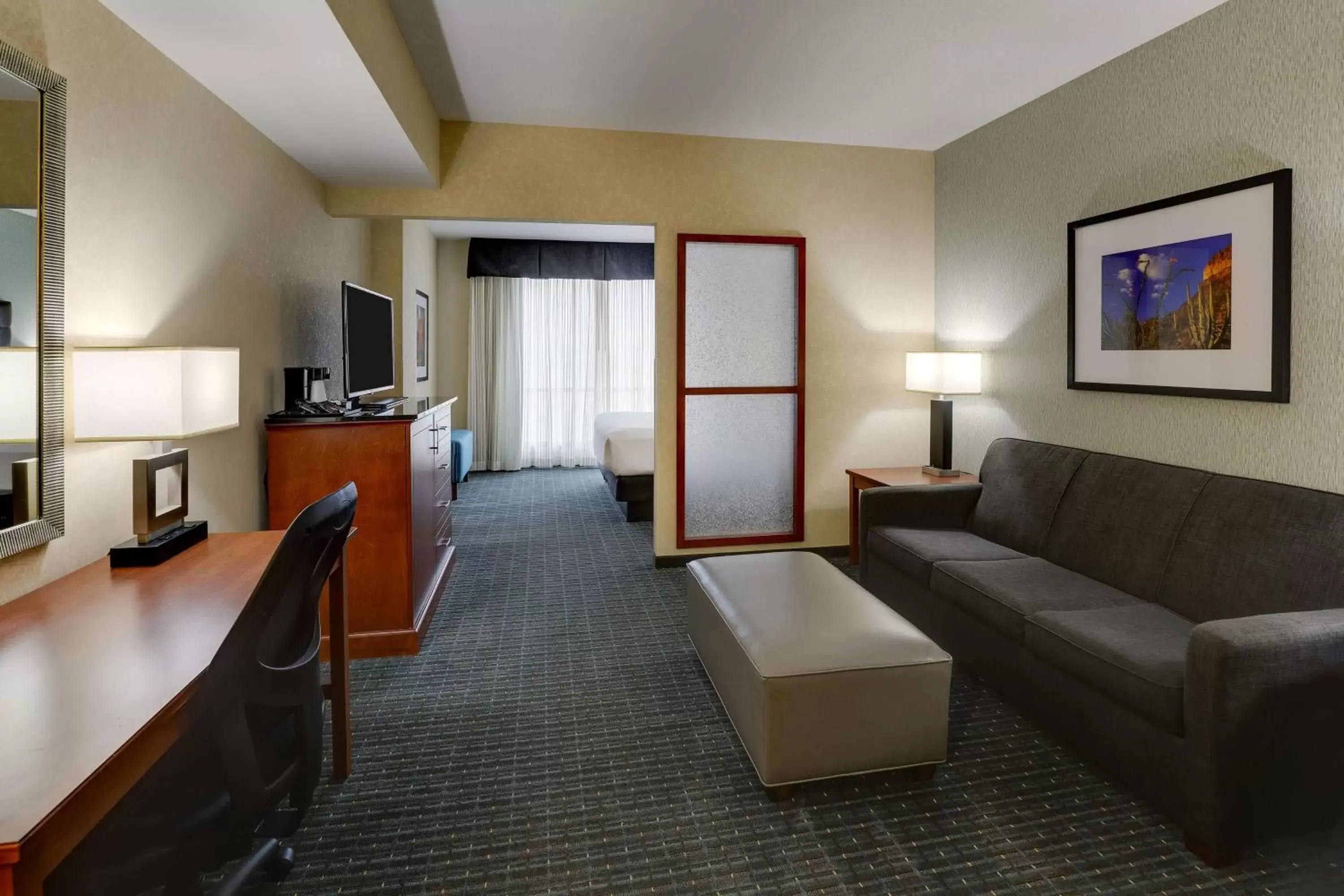 Bedroom, Seating Area in Drury Inn & Suites Phoenix Chandler Fashion Center