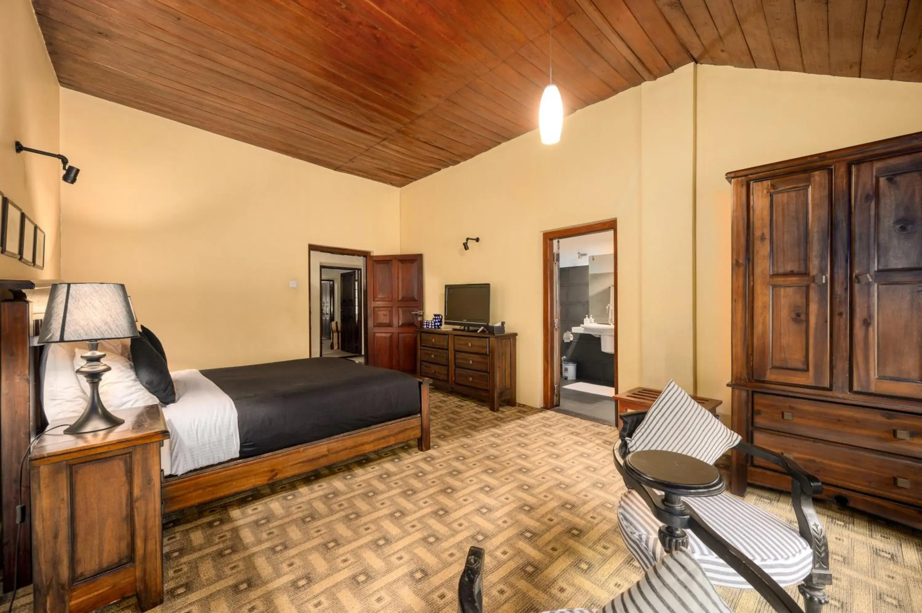 Bed, Seating Area in Ferncliff Bungalow