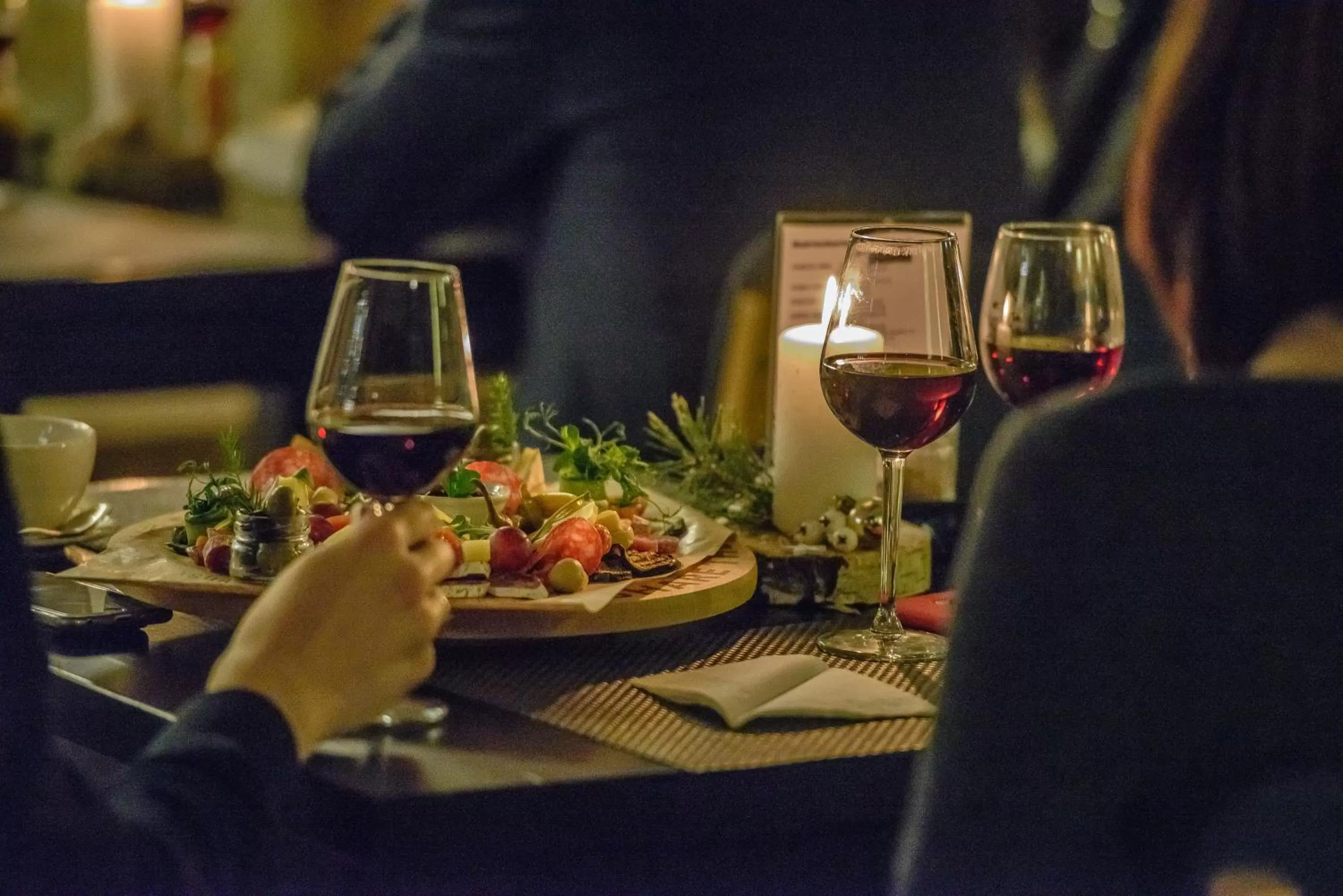 Restaurant/places to eat in Hotel Tigra