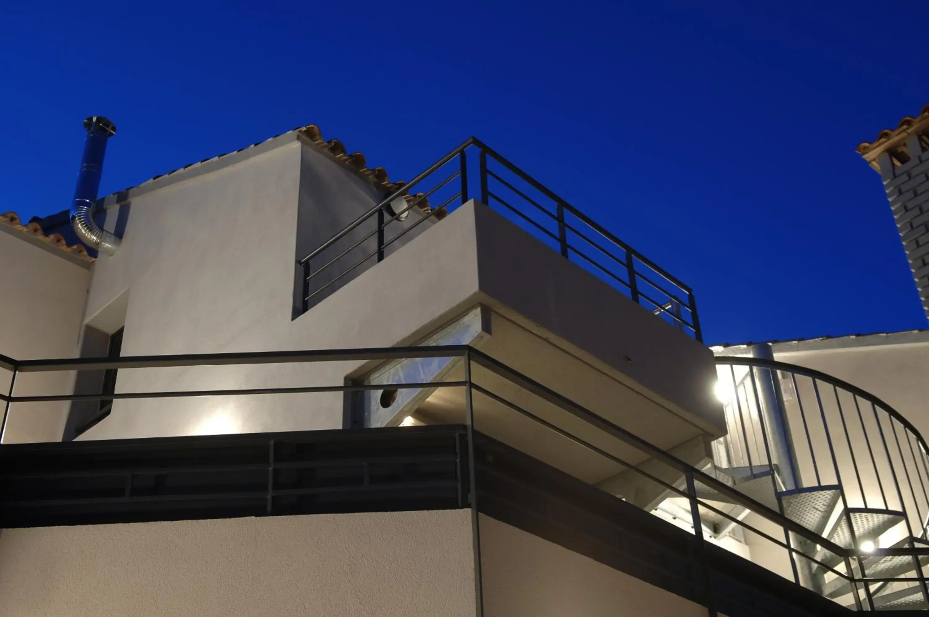 Facade/entrance, Property Building in Hotel Canal Aigues Mortes