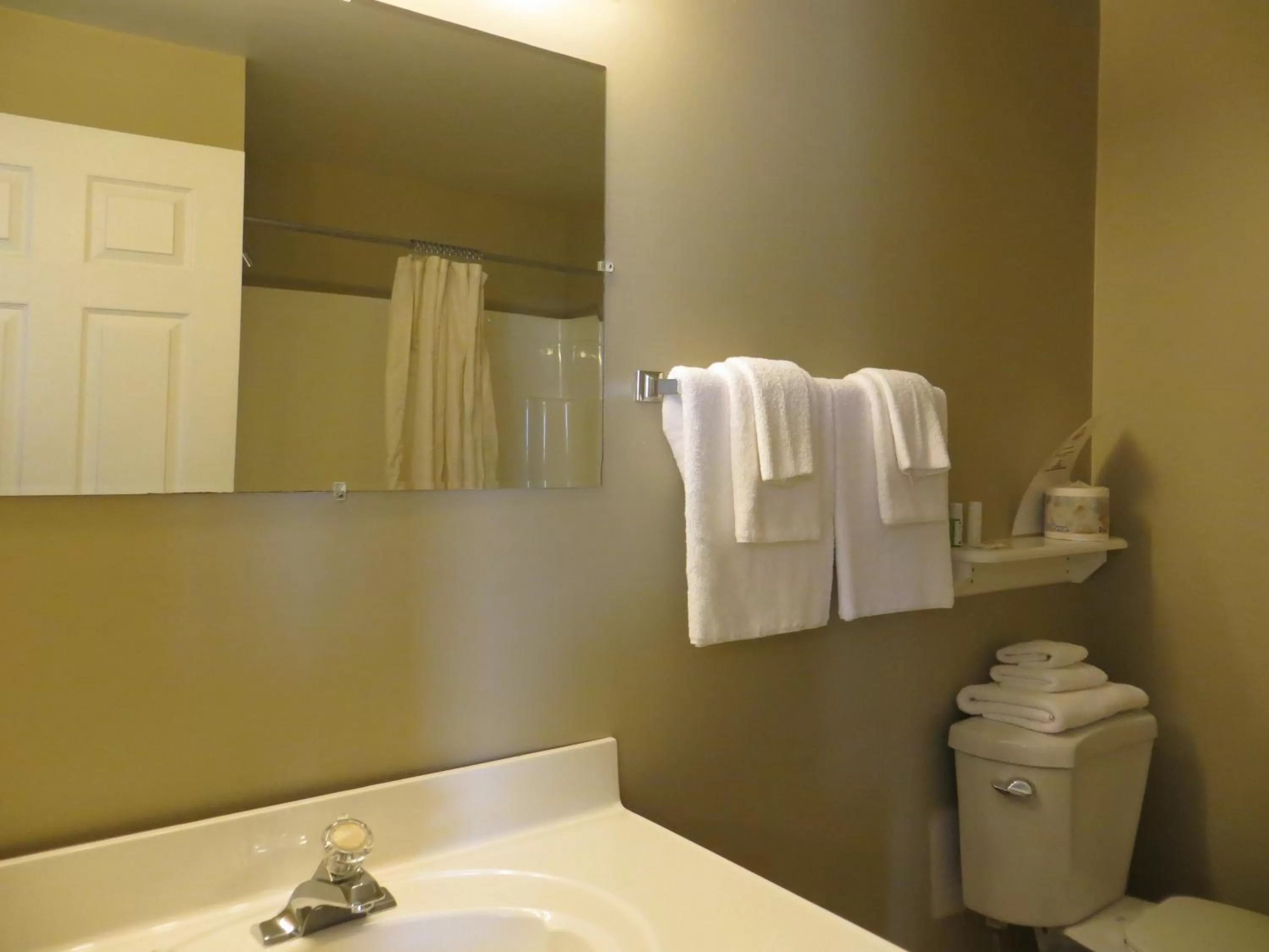 Bathroom in Homeward Inns of Canada