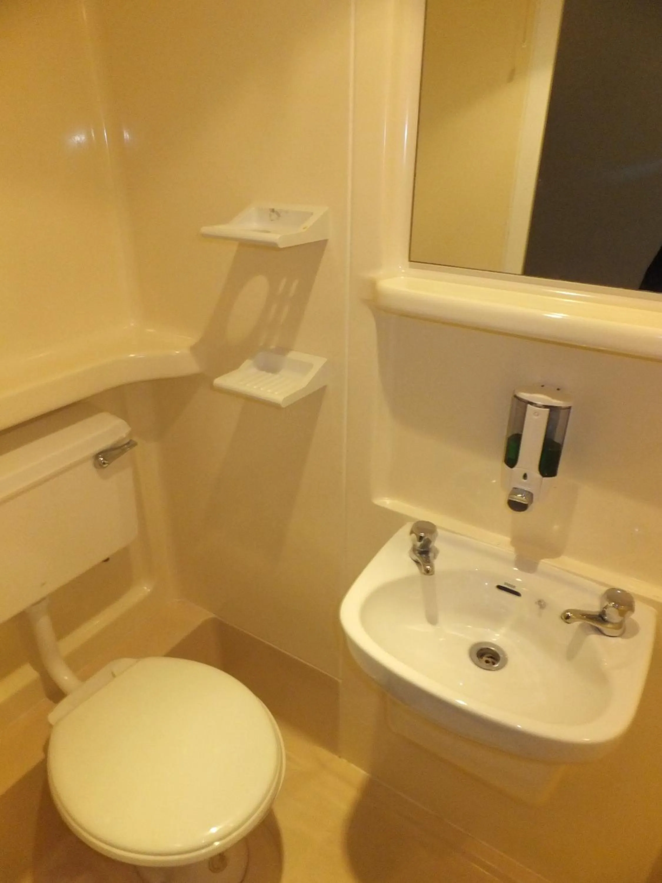 Bathroom in Carlton Hotel