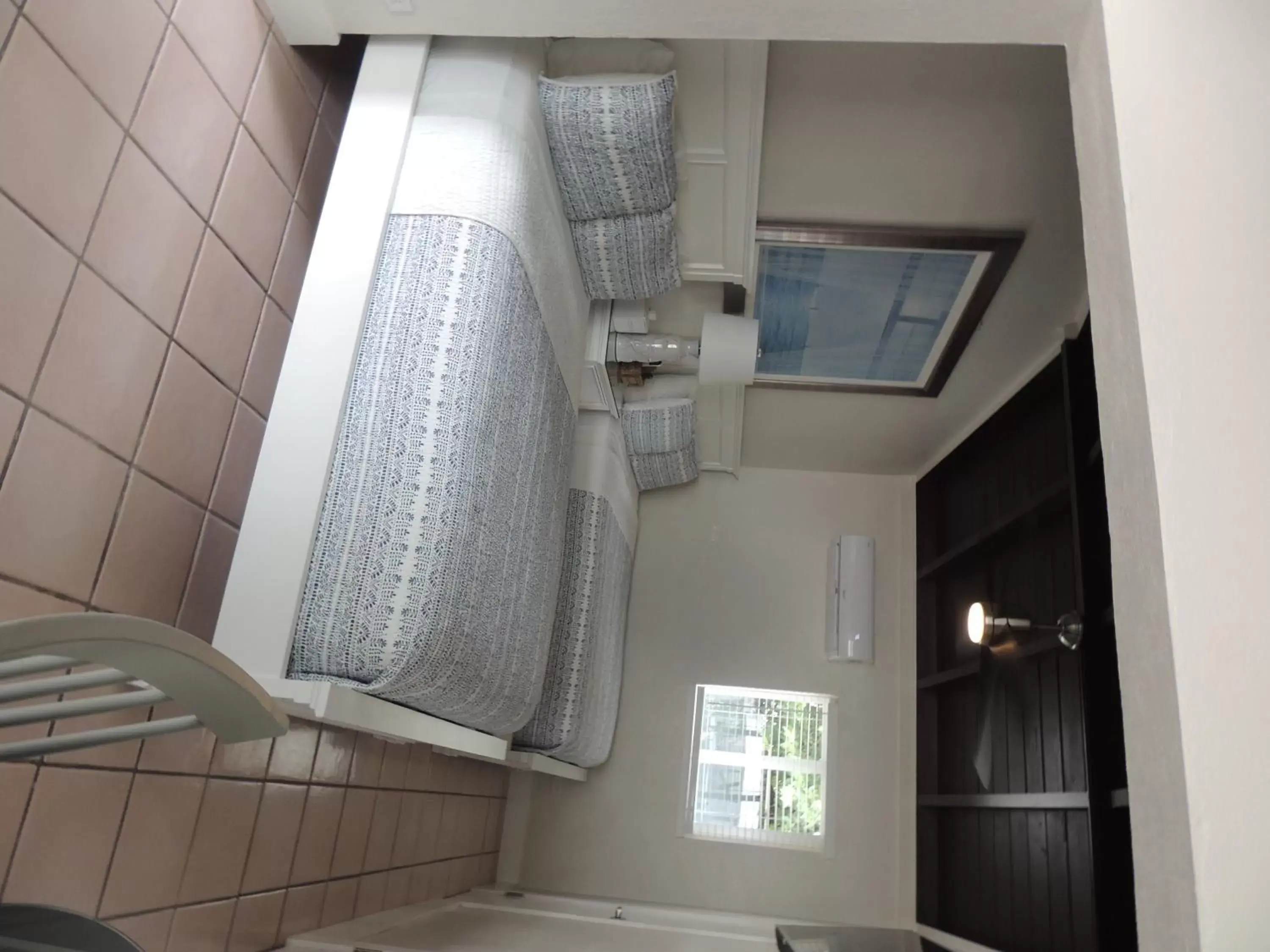 Bed, Bathroom in Sands of Islamorada