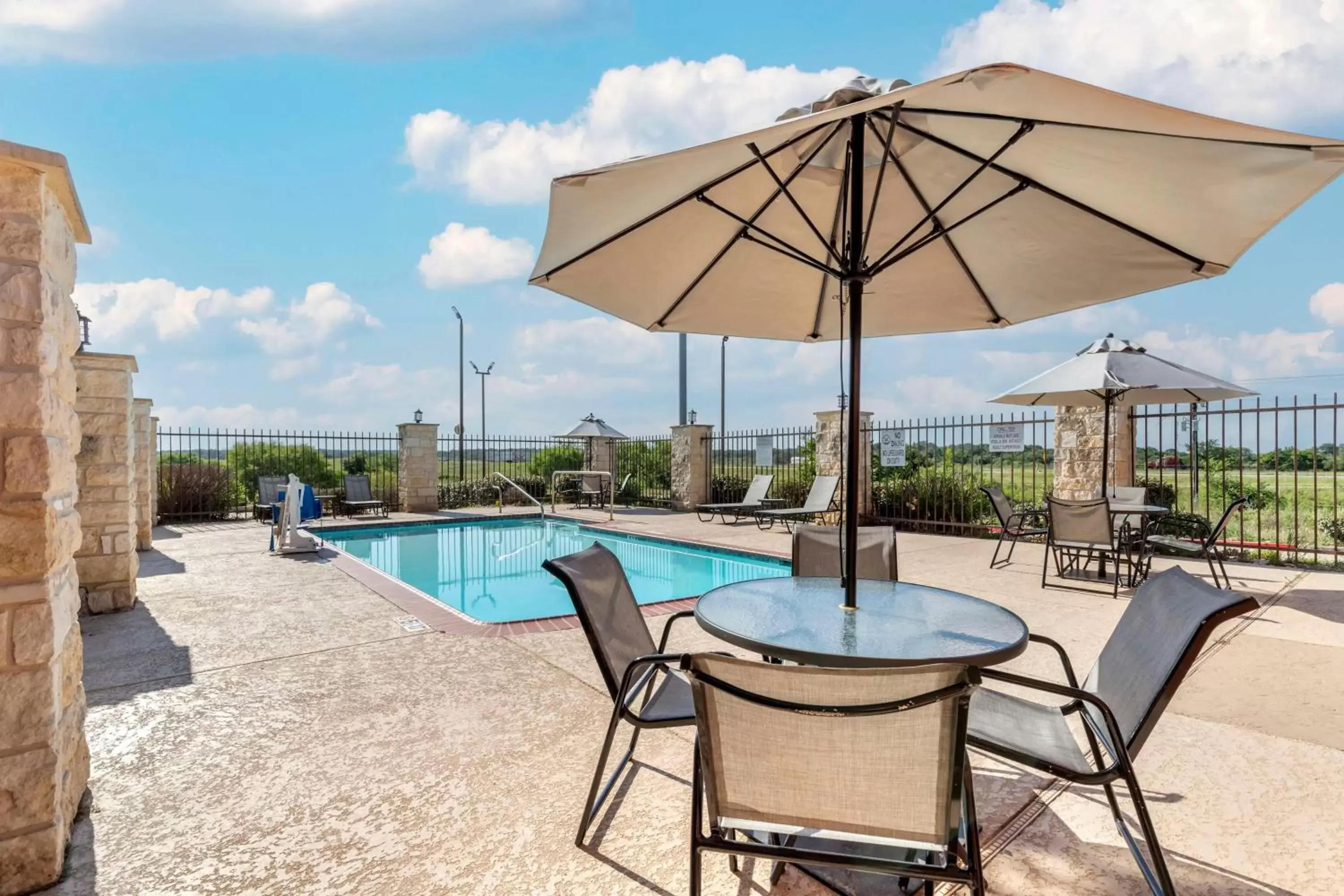 Pool view, Swimming Pool in Best Western Plus Longhorn Inn & Suites