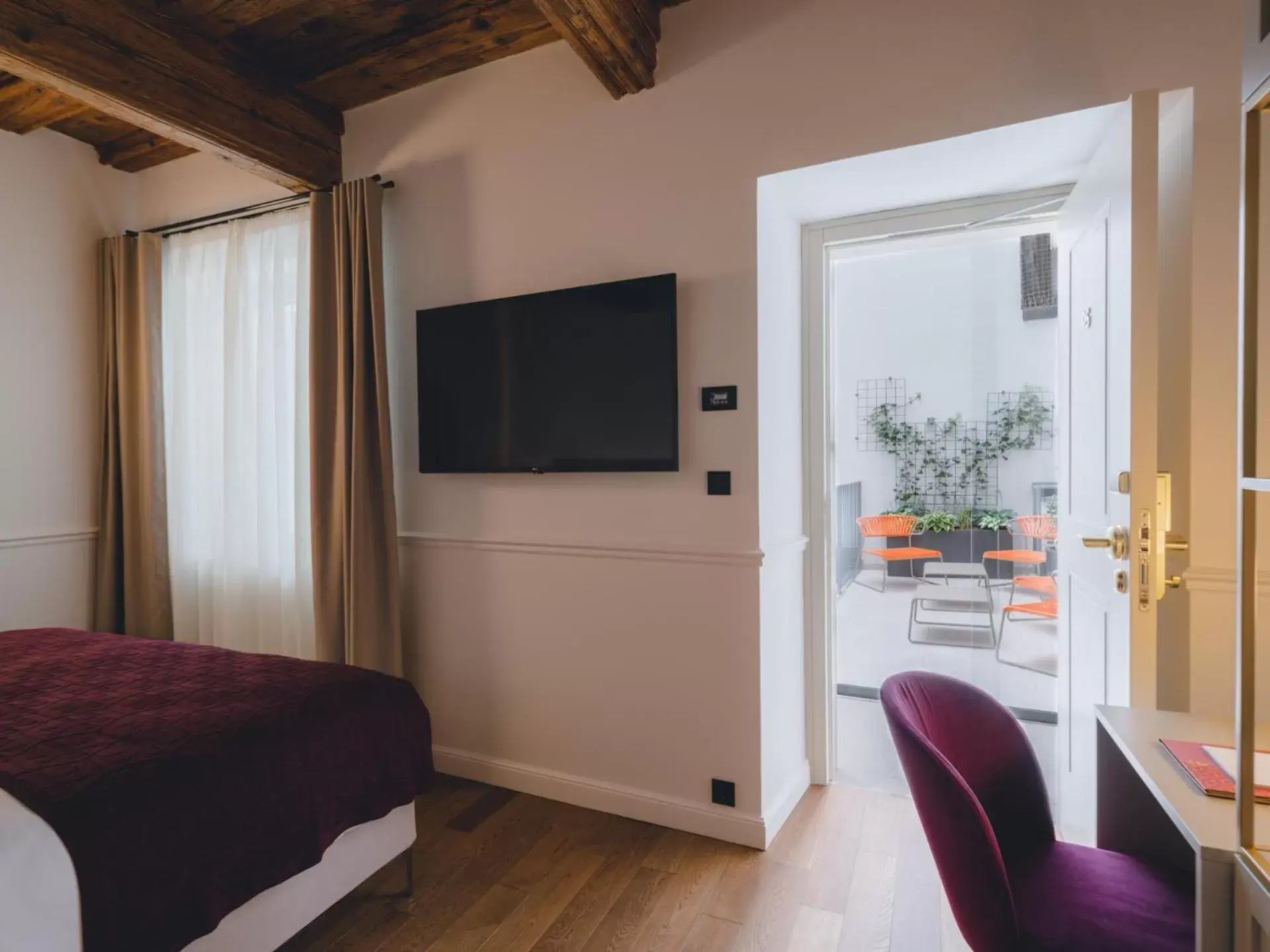 Double Room with Atrium View - single occupancy in Hotel Heritage Double Room with Atrium View - single occupancy in Hotel Heritage