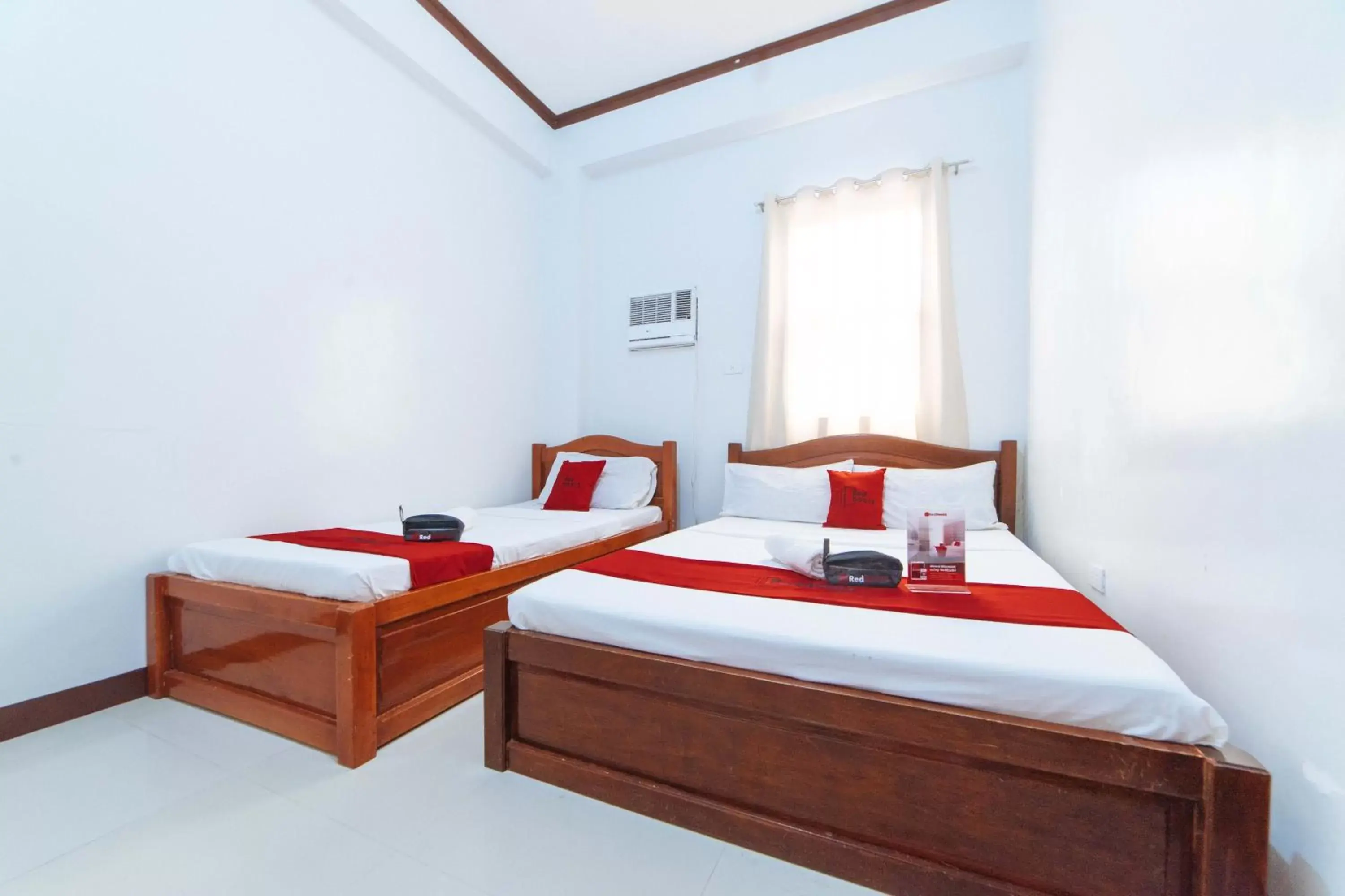 Photo of the whole room, Bed in RedDoorz @ D Maagma Street