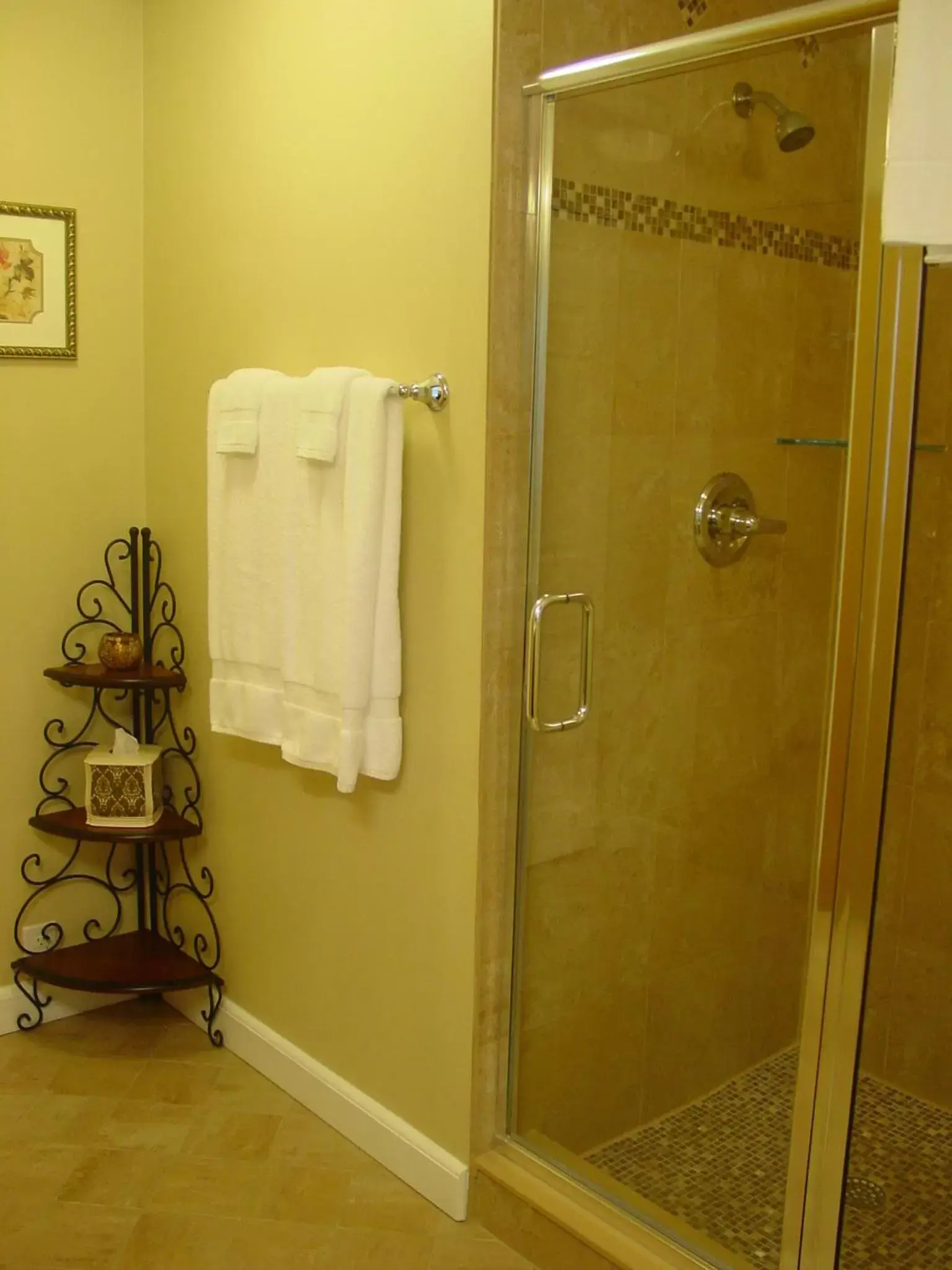 Shower, Bathroom in Brookside Mountain Mist Inn