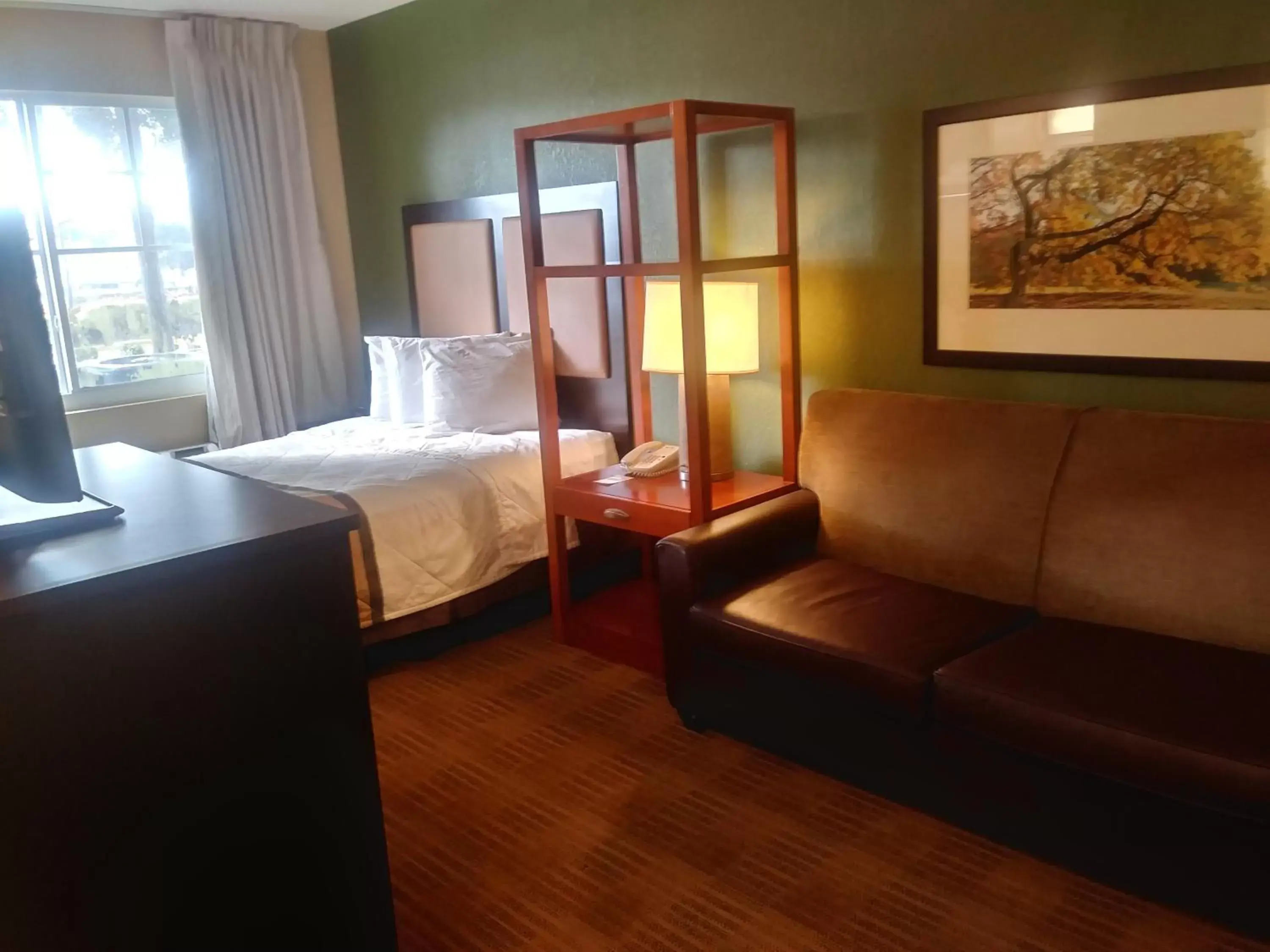 Bed in Extended Stay America Suites - Indianapolis - Airport - W Southern Ave