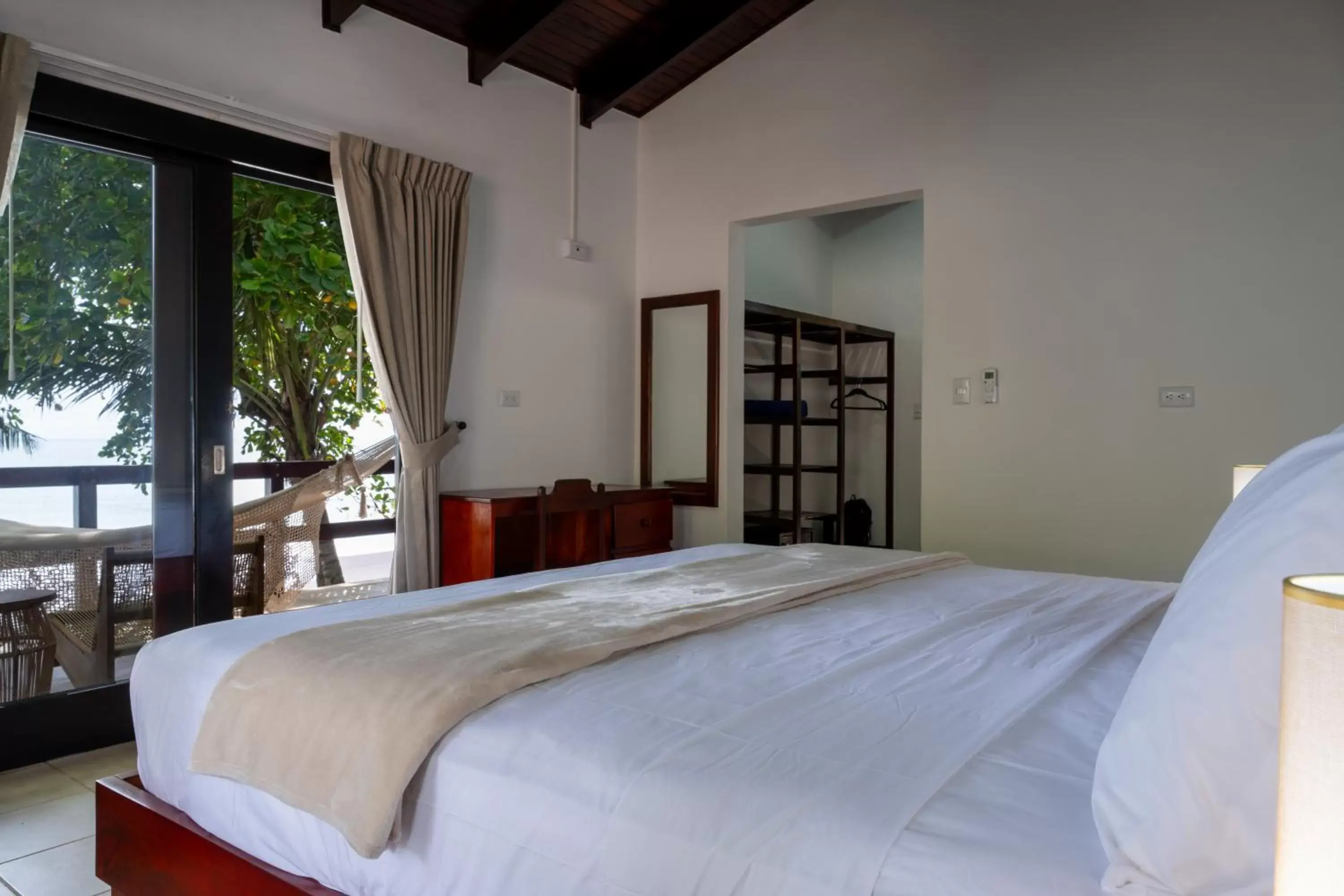 Bedroom, Bed in Fuego del Sol Beachfront Hotel