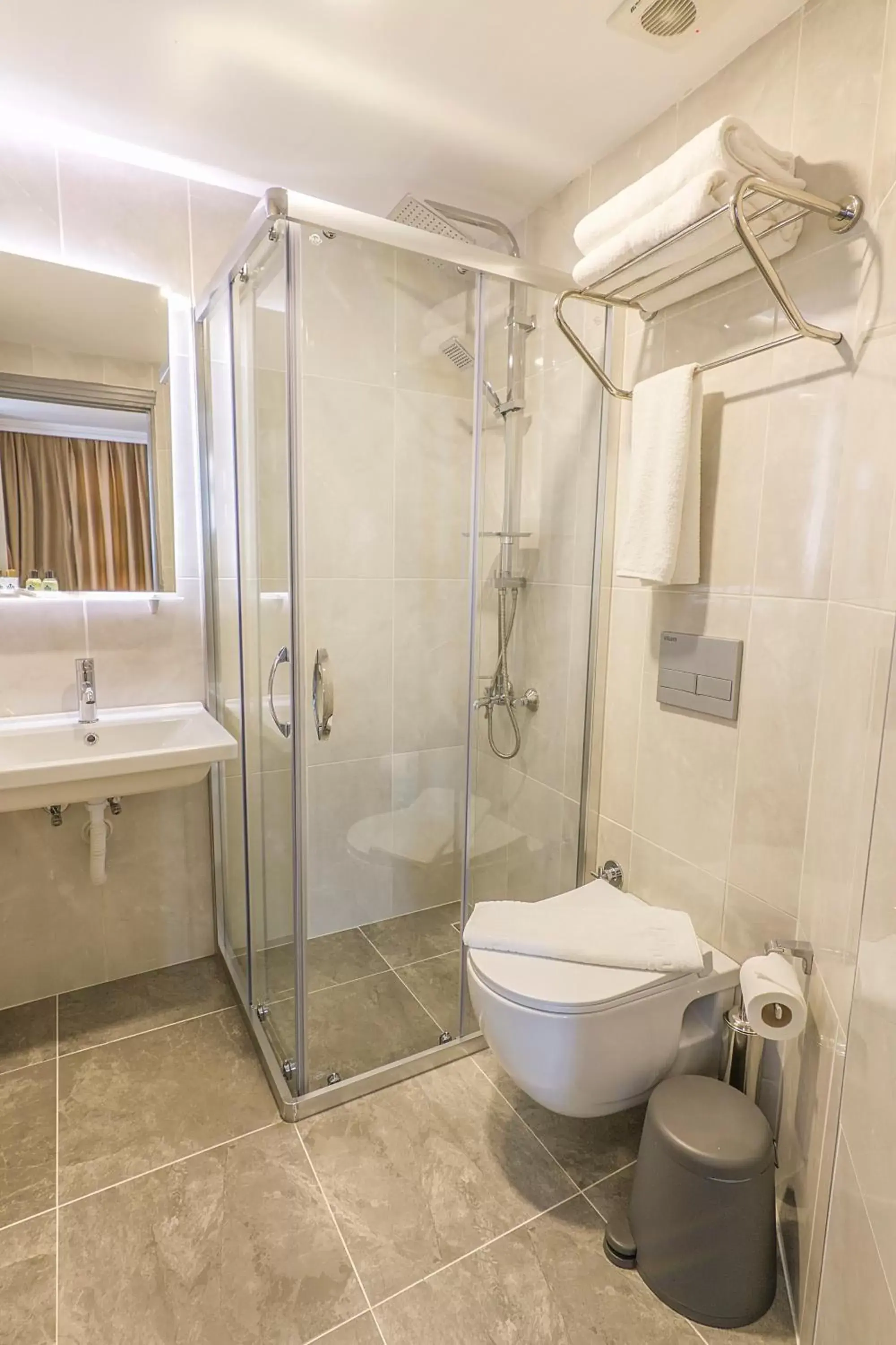 Shower, Bathroom in Comfort Suites