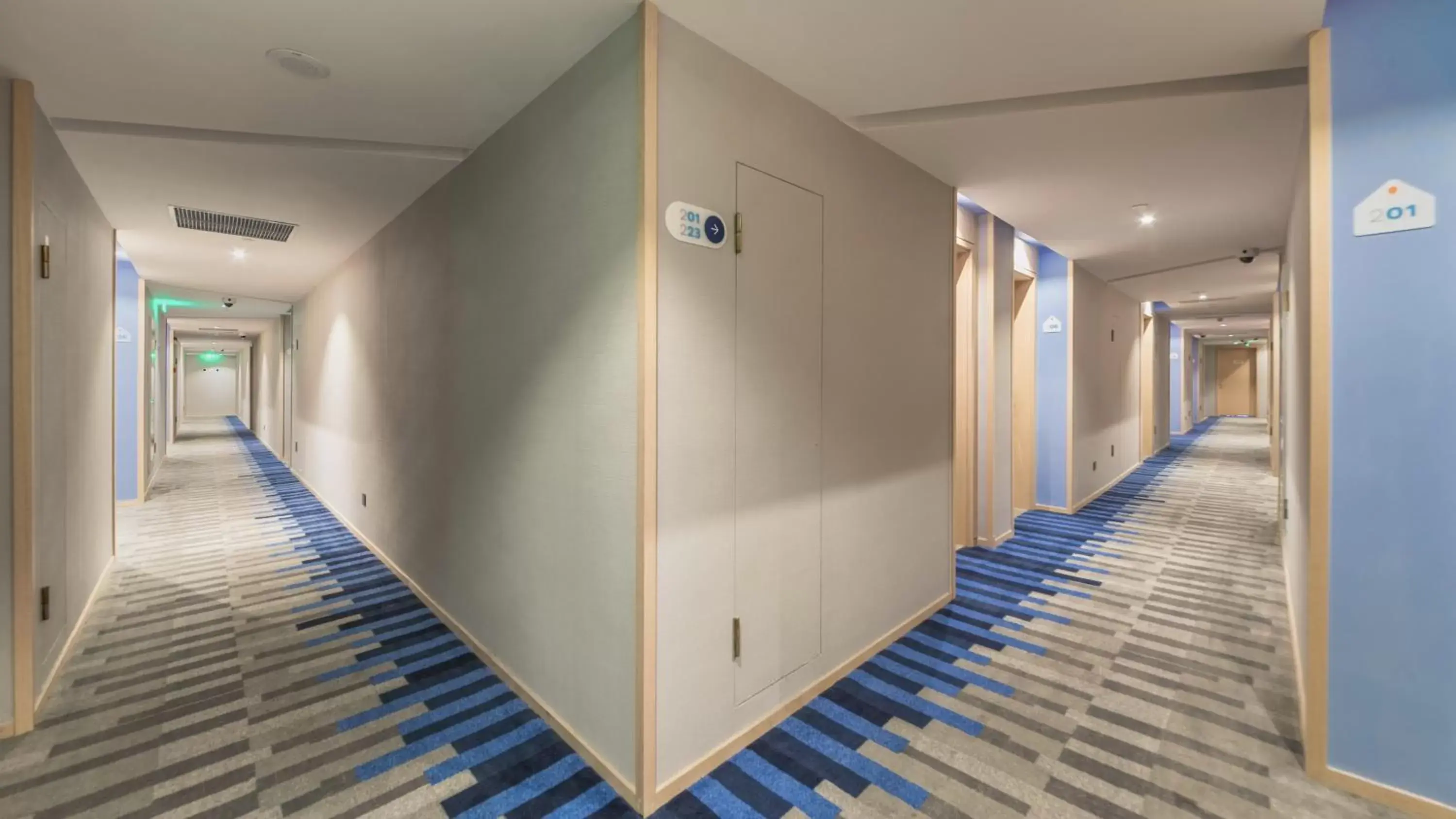 Lobby or reception in Holiday Inn Express Shanghai Gubei by IHG Lobby or reception in Holiday Inn Express Shanghai Gubei by IHG