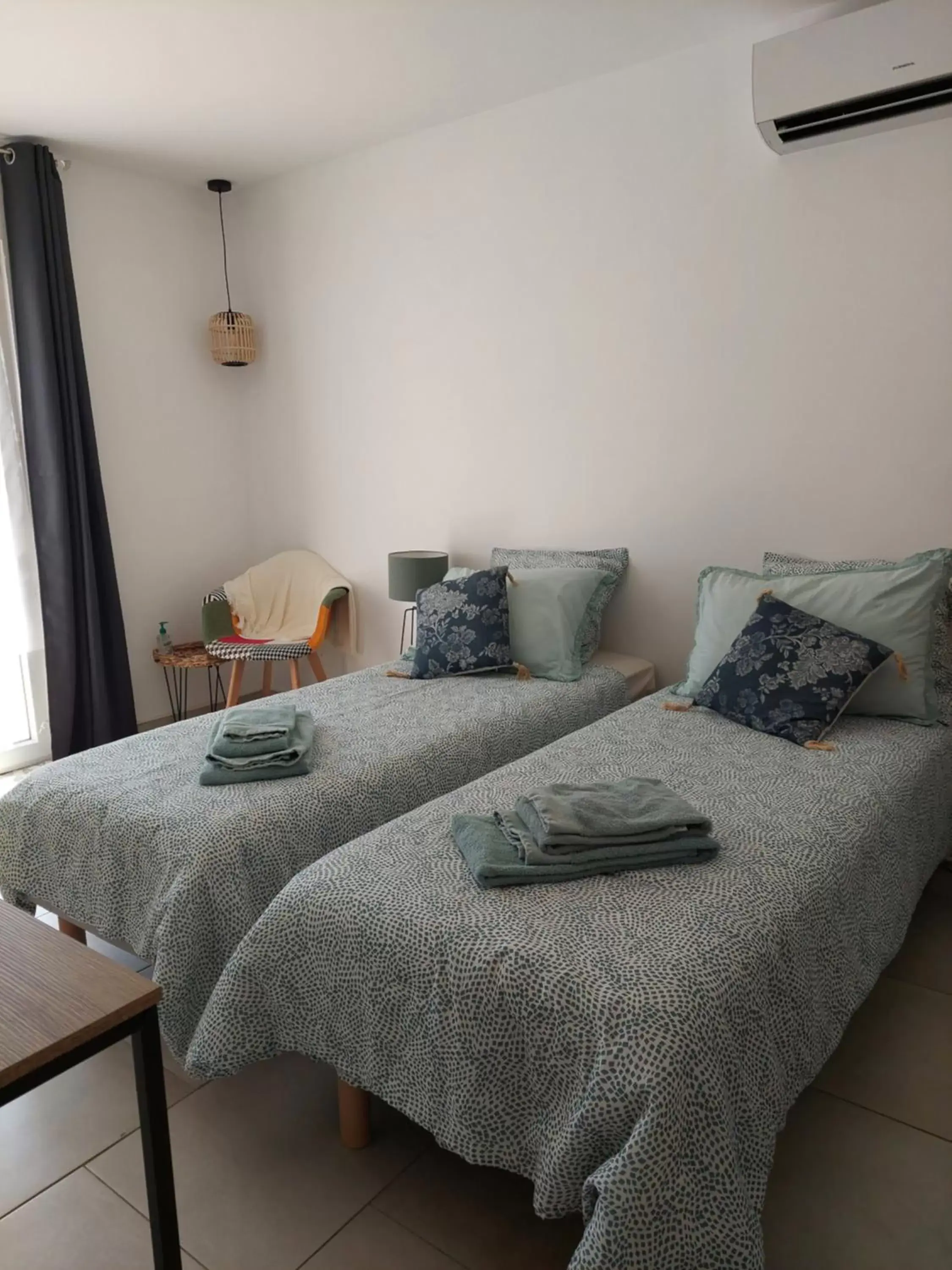 Bedroom, Bed in Maison d'Hôtes & Spa La Chêneraie-Provence Ventoux