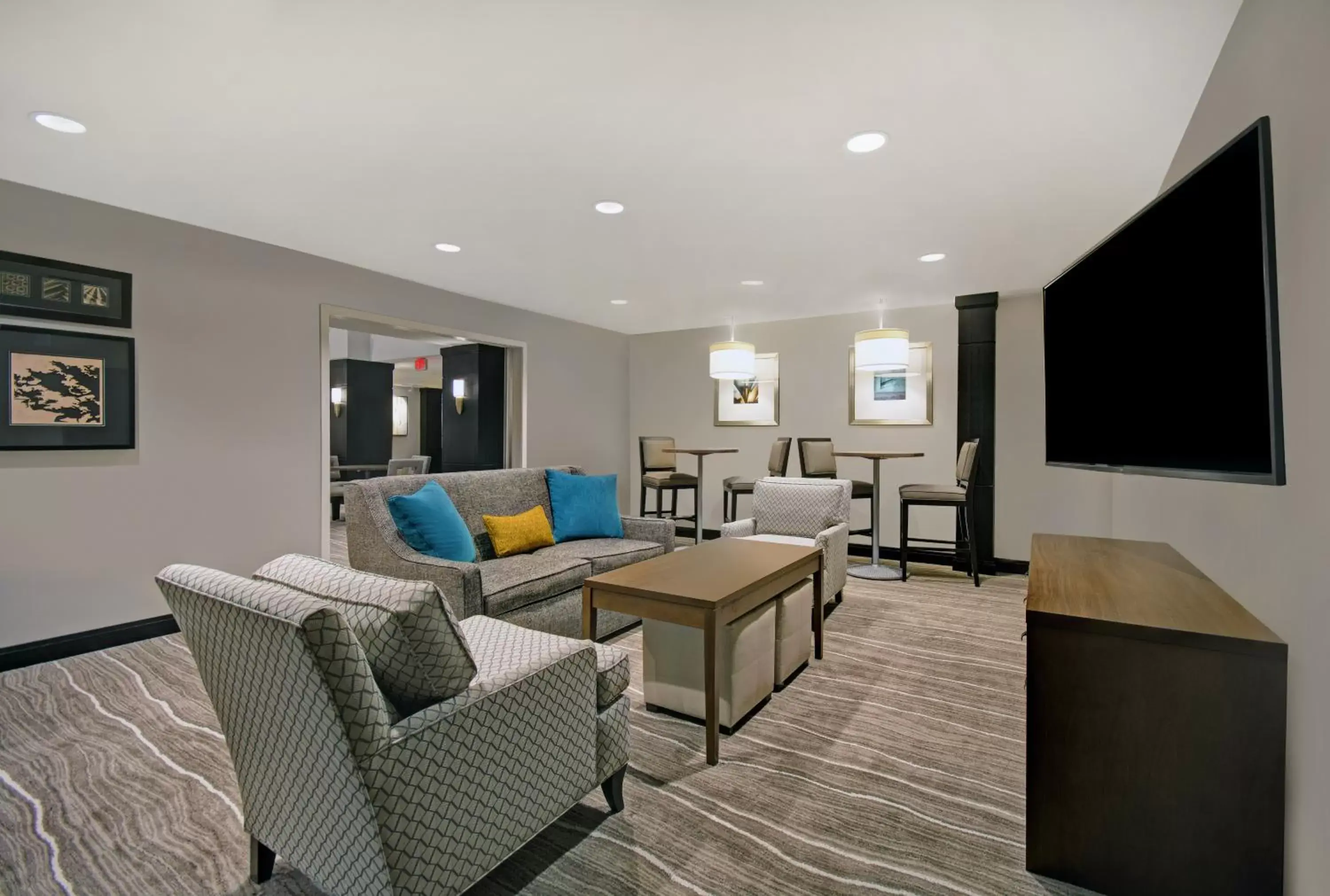 Lobby or reception, Seating Area in Staybridge Suites - Sterling Heights -Detroit Area, an IHG Hotel