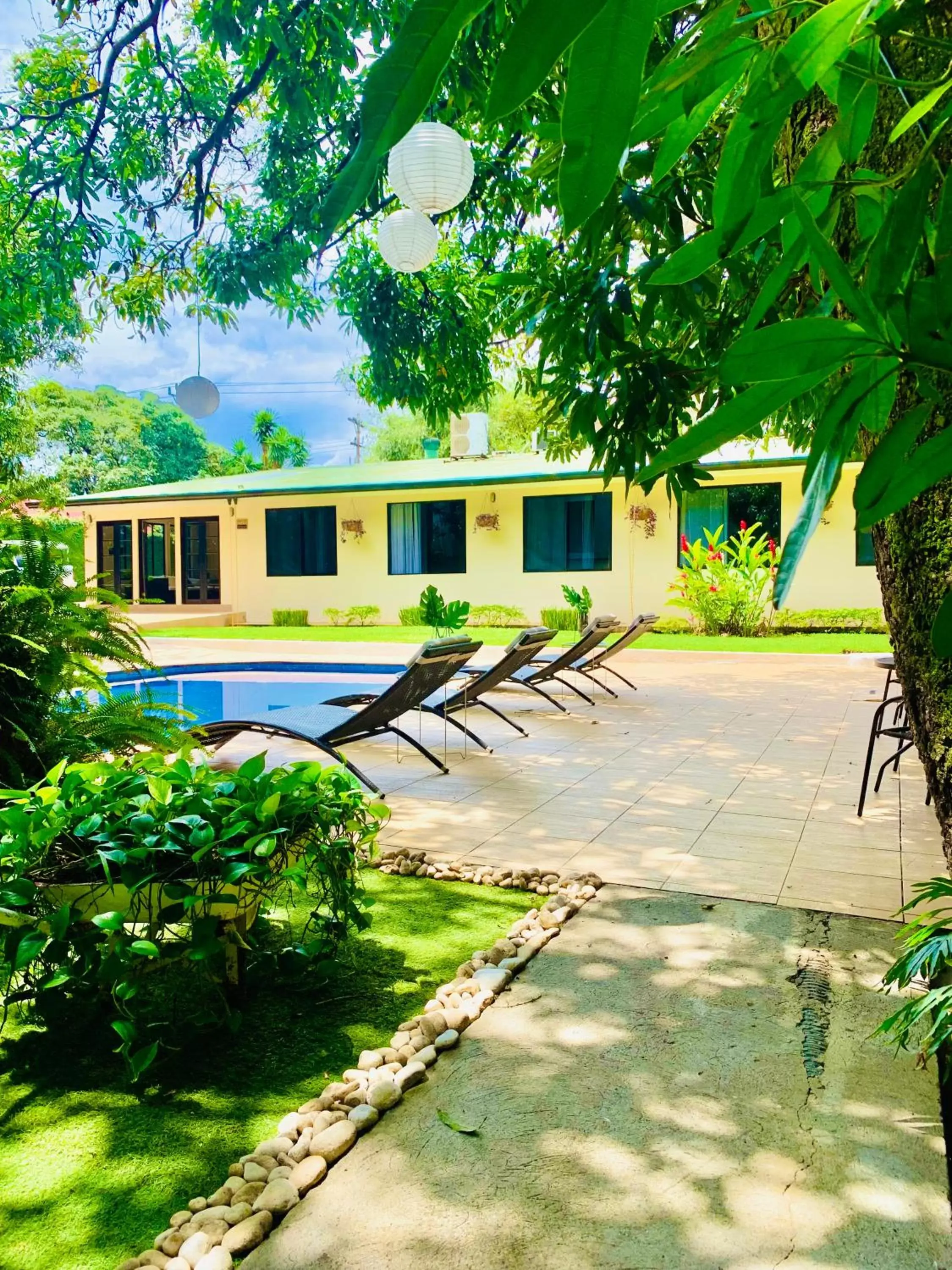 Swimming Pool in Hotel Mango Airport