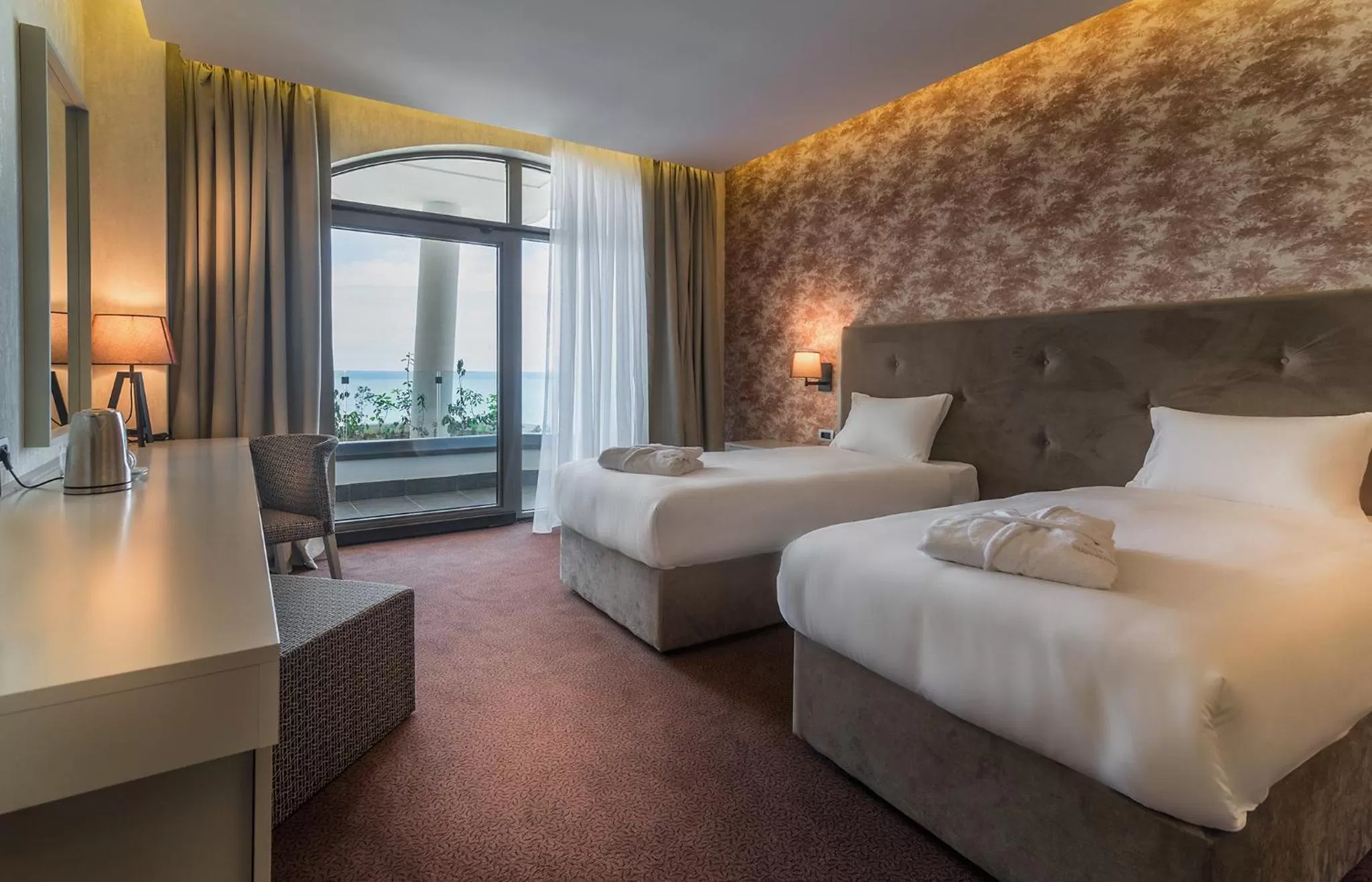 Photo of the whole room, Bed in The Grand Gloria Hotel