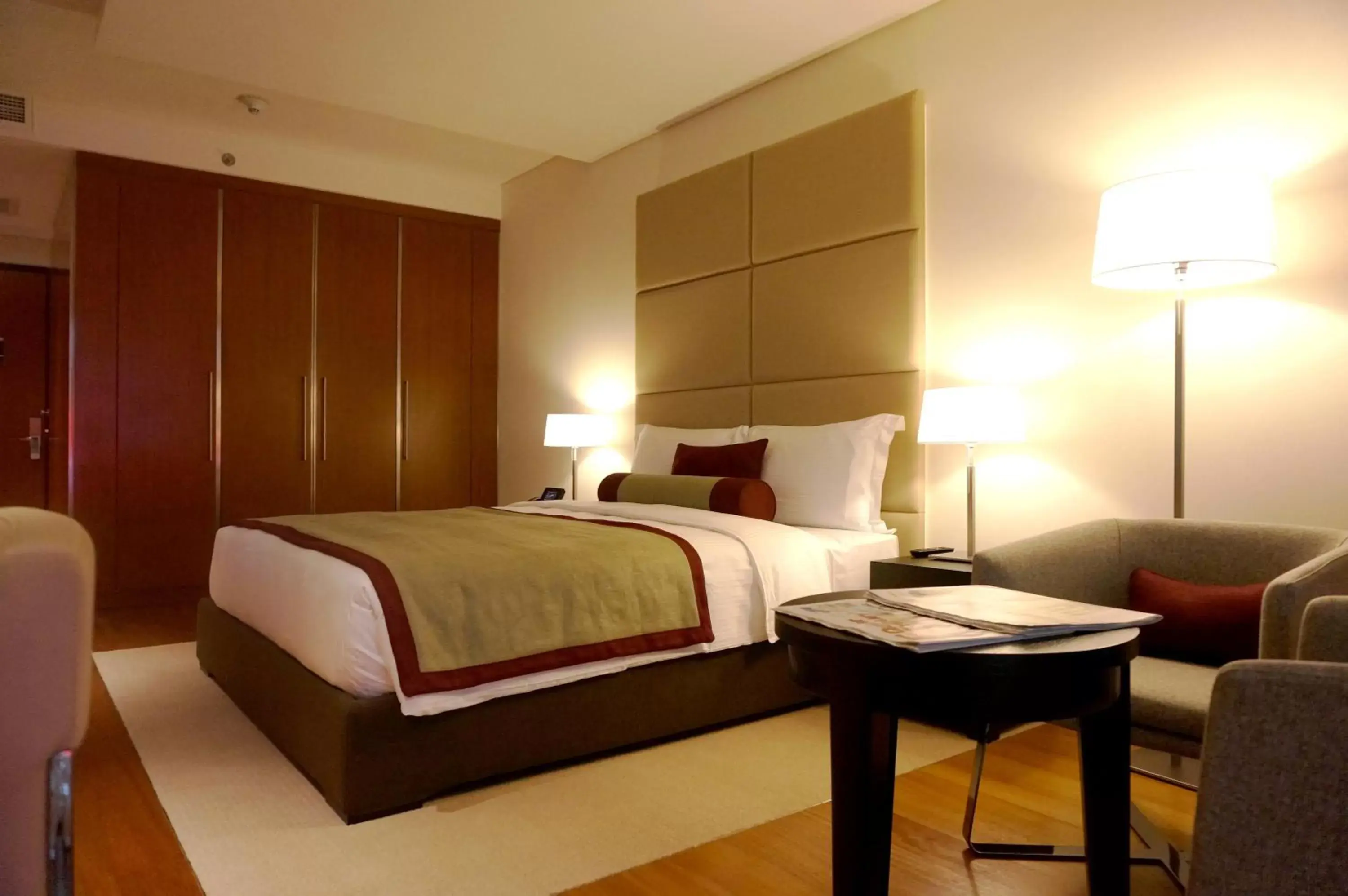 Bedroom, Bed in Oryx Airport Hotel - Transit Only