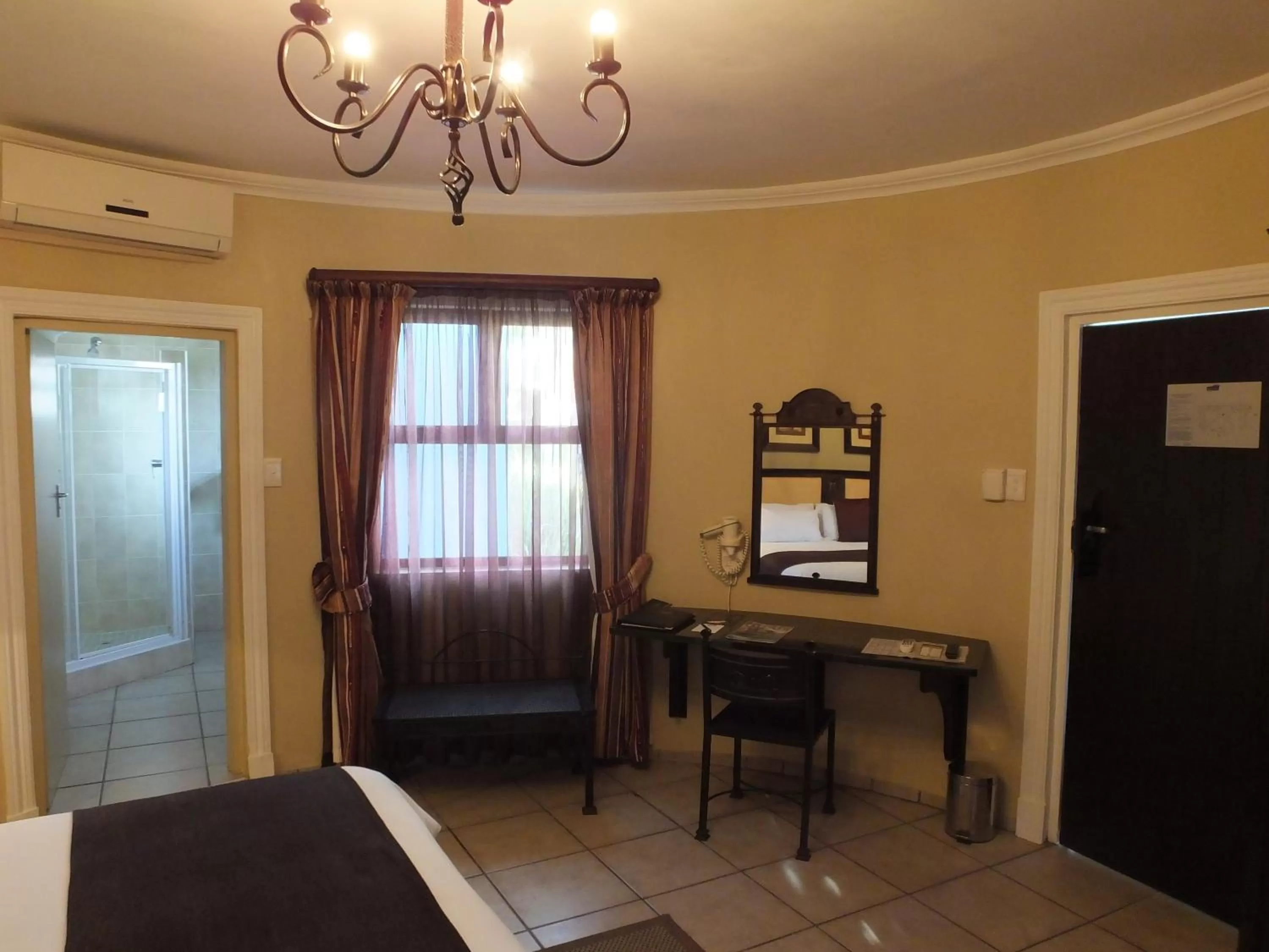 TV and multimedia in Premier Splendid Inn Bayshore