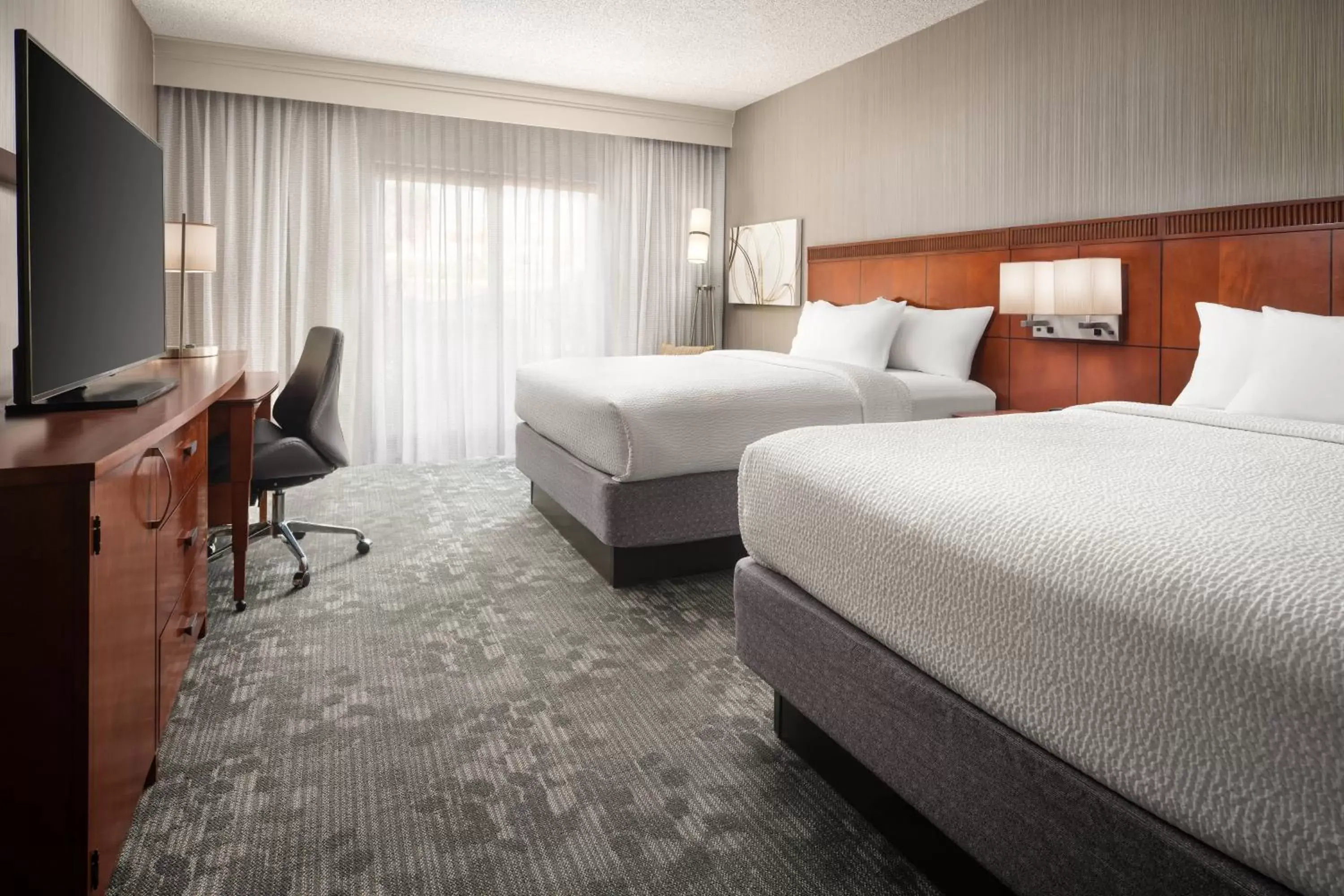 Photo of the whole room, Bed in Courtyard by Marriott Phoenix Mesa