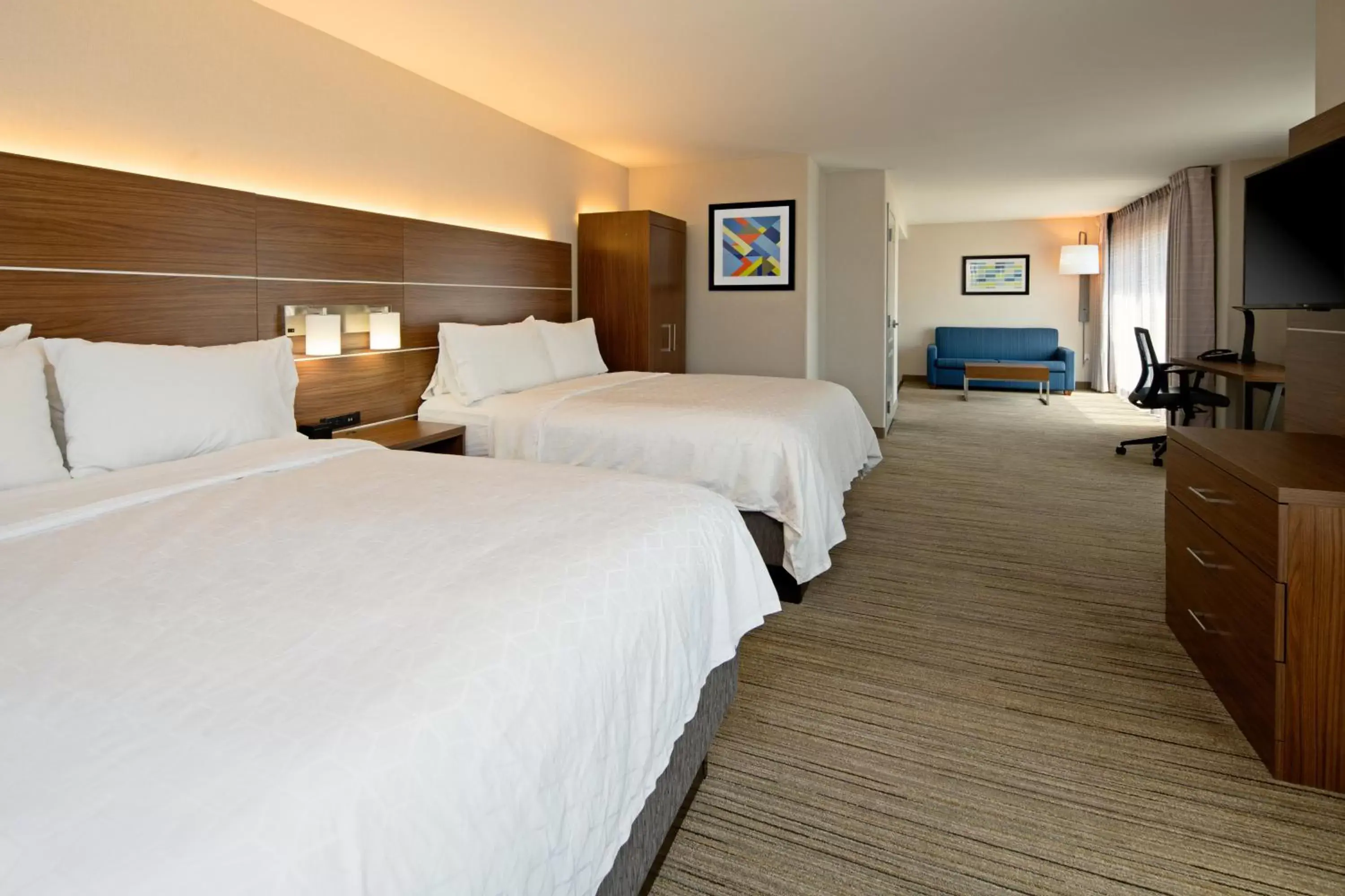 Photo of the whole room, Bed in Holiday Inn Express Fresno South, an IHG Hotel