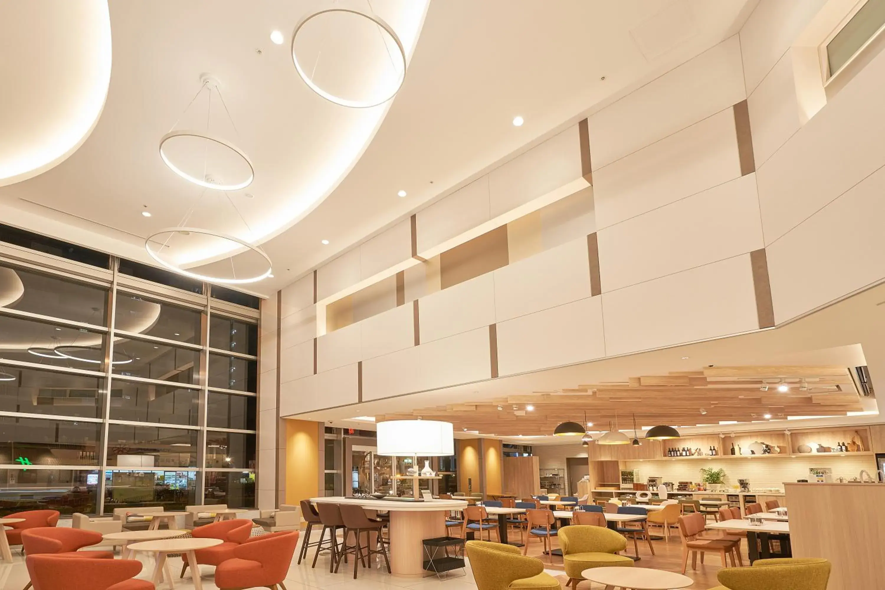 Lobby or reception, Restaurant/Places to Eat in Holiday Inn & Suites Shin Osaka, an IHG Hotel