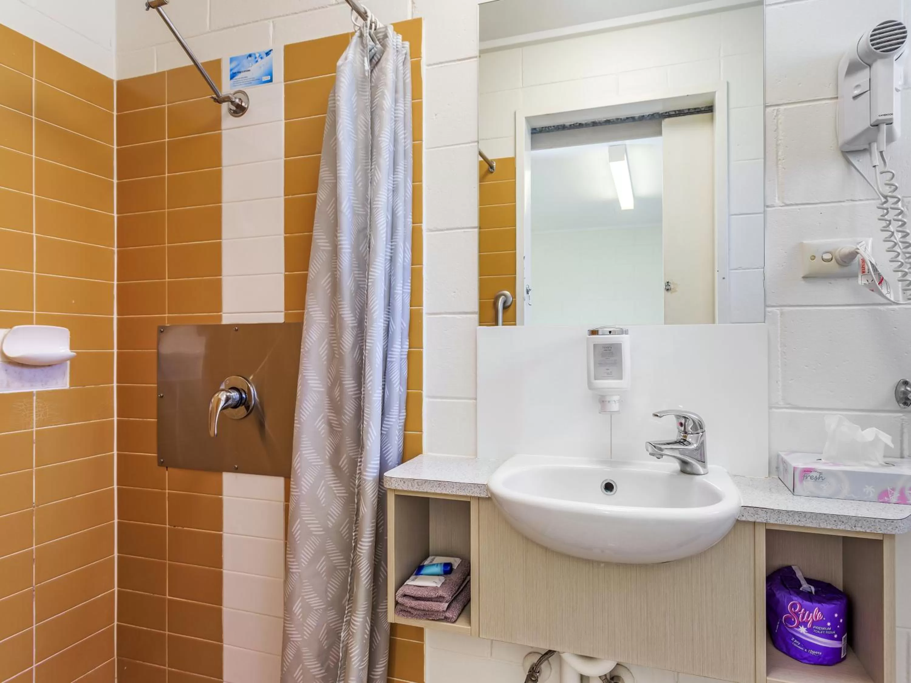 Shower in Top Spot Motel