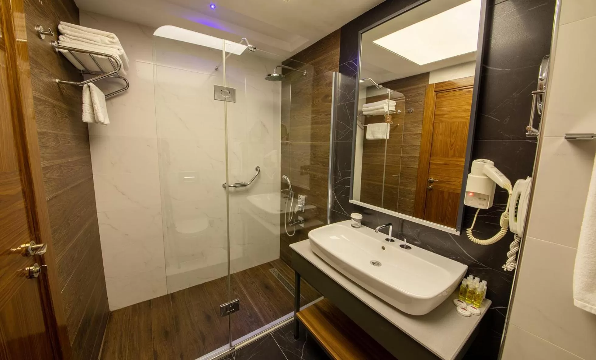 Bathroom in Ramada Plaza by Wyndham Samsun
