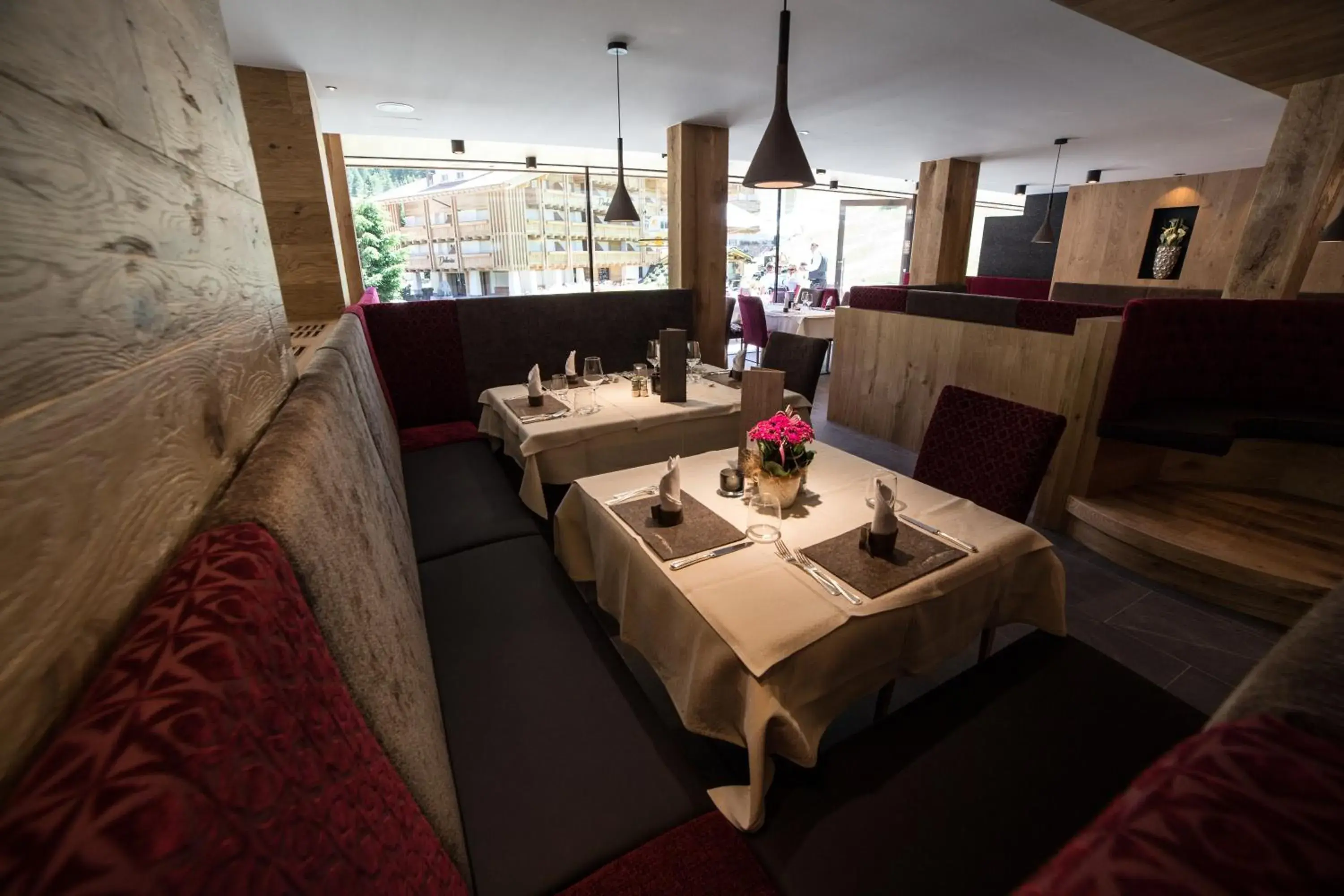 Restaurant/Places to Eat in Hotel Freina