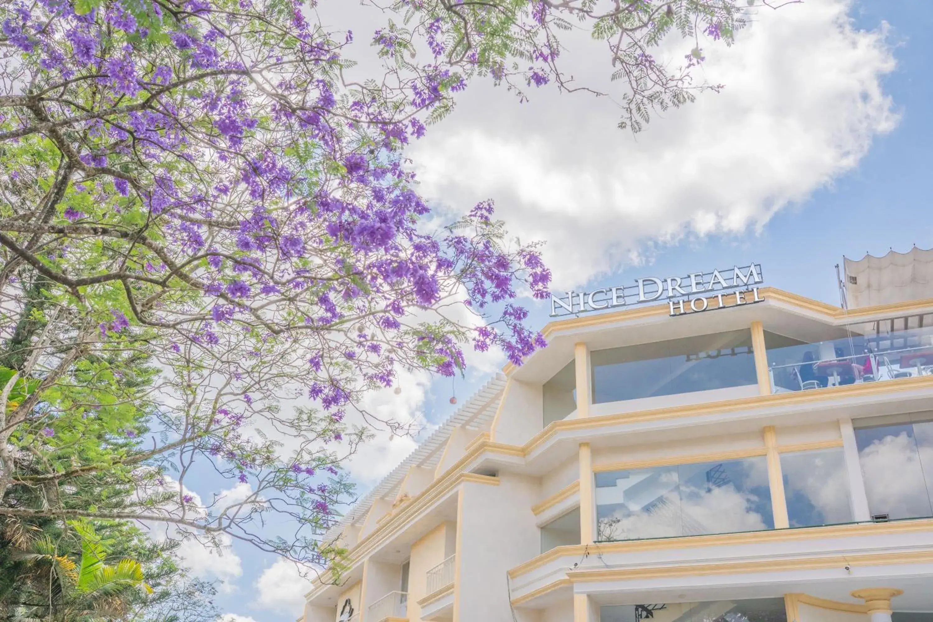 Property building in Nice Dream Hotel Property building in Nice Dream Hotel