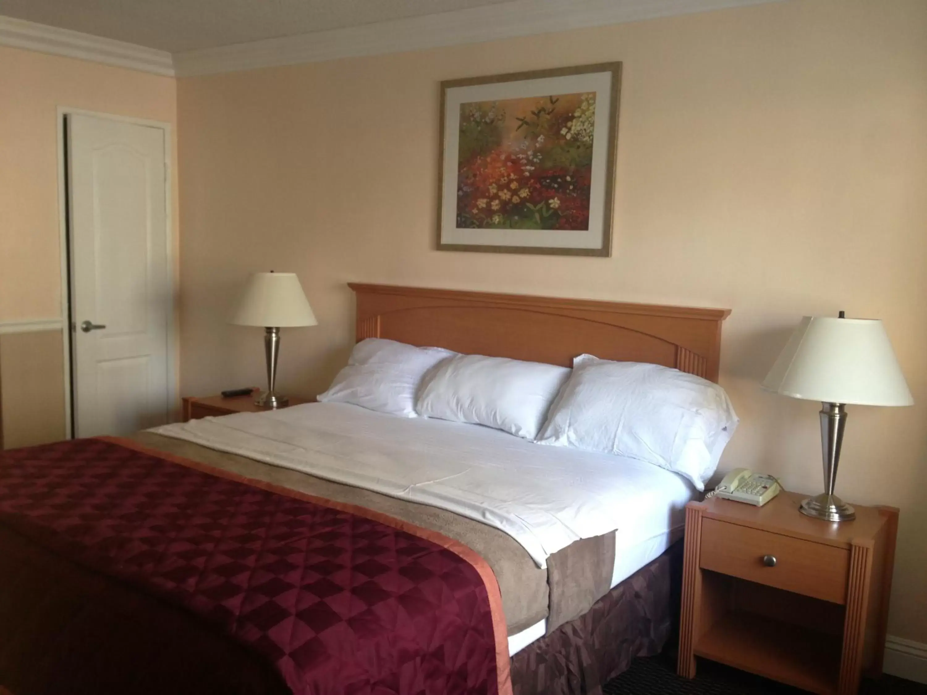 Bedroom, Bed in Americas Best Value Inn - Downtown Oakland/Lake Merritt