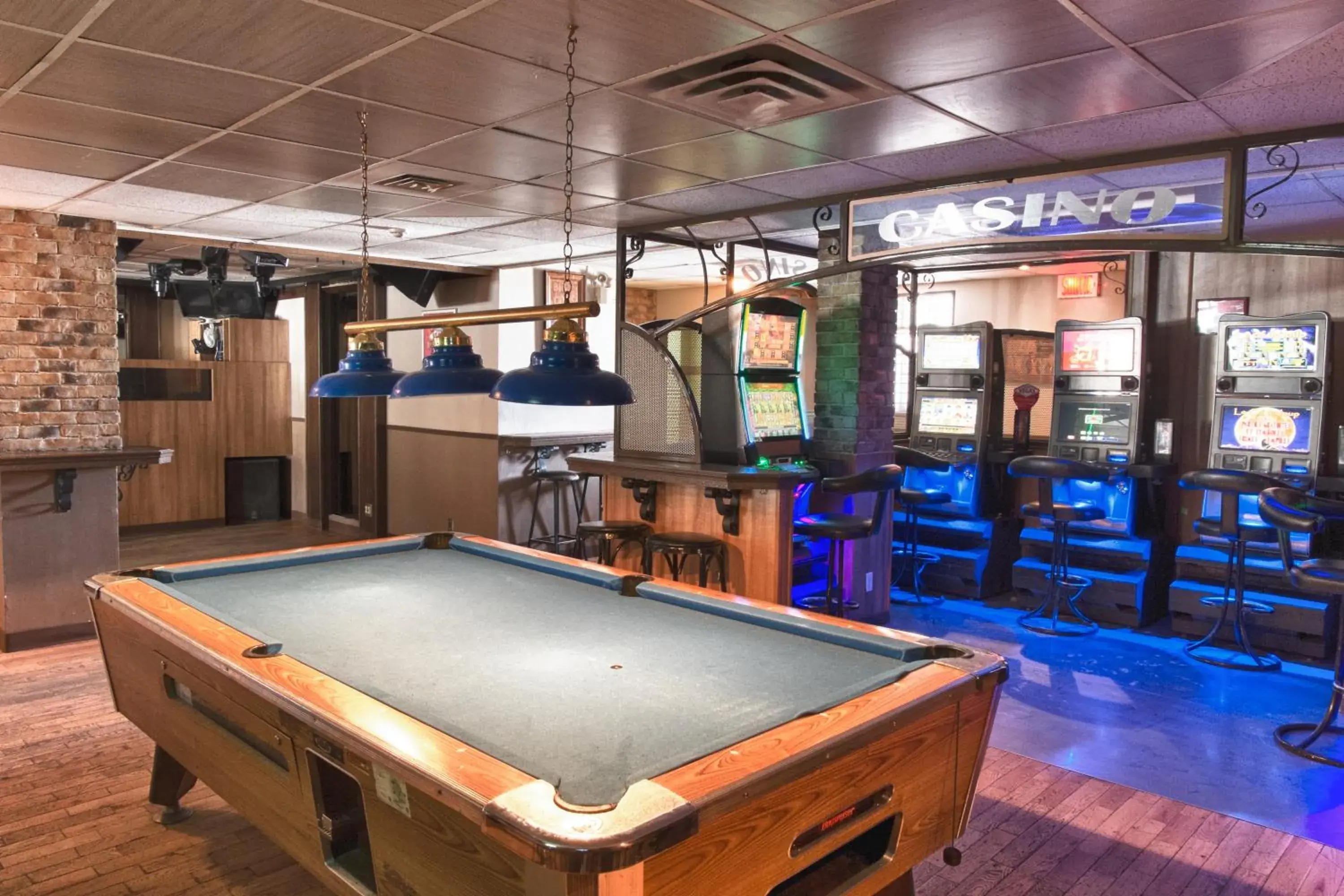 Lounge or bar, Billiards in Hotel Le Plaza