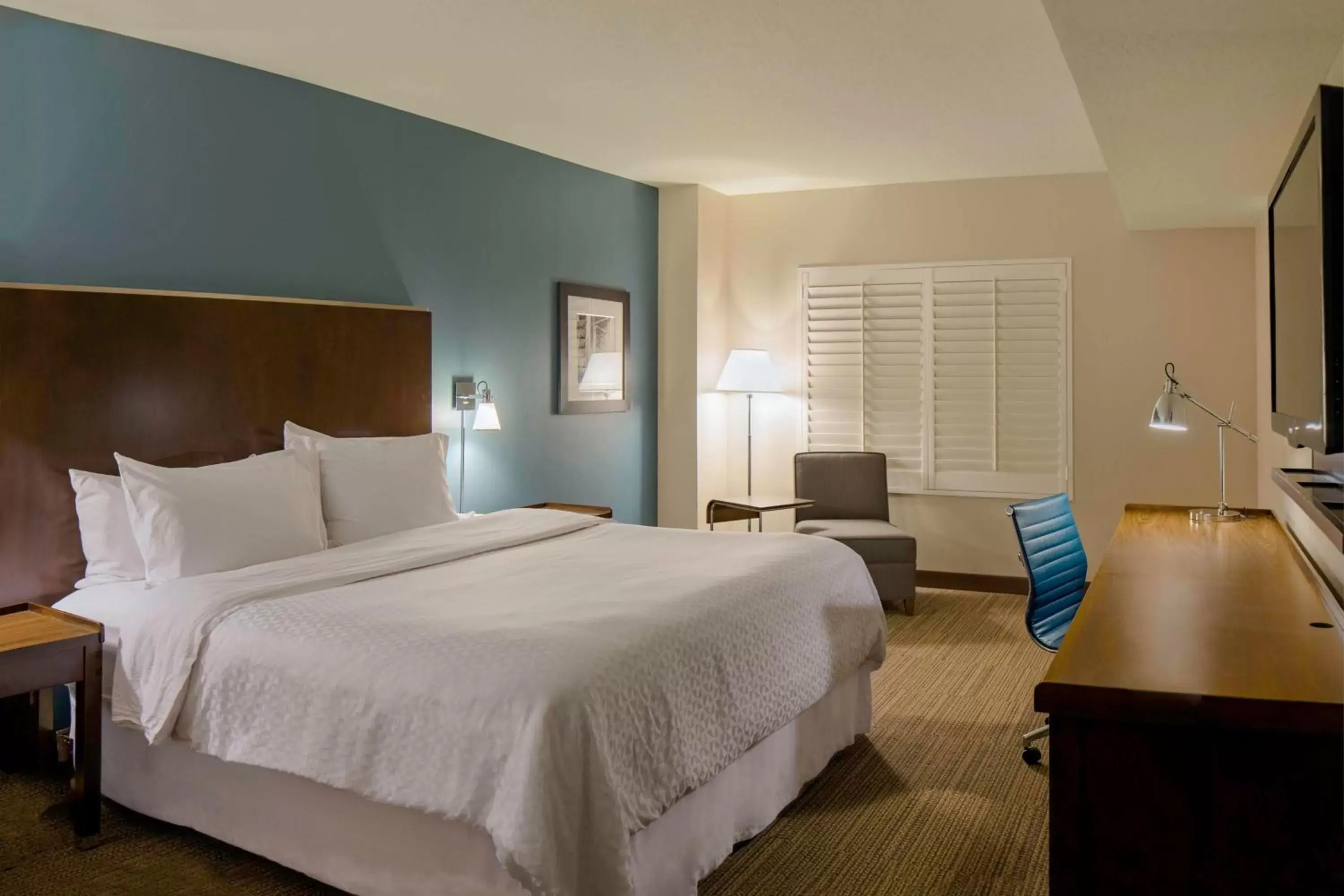 Photo of the whole room, Bed in Four Points by Sheraton Cocoa Beach