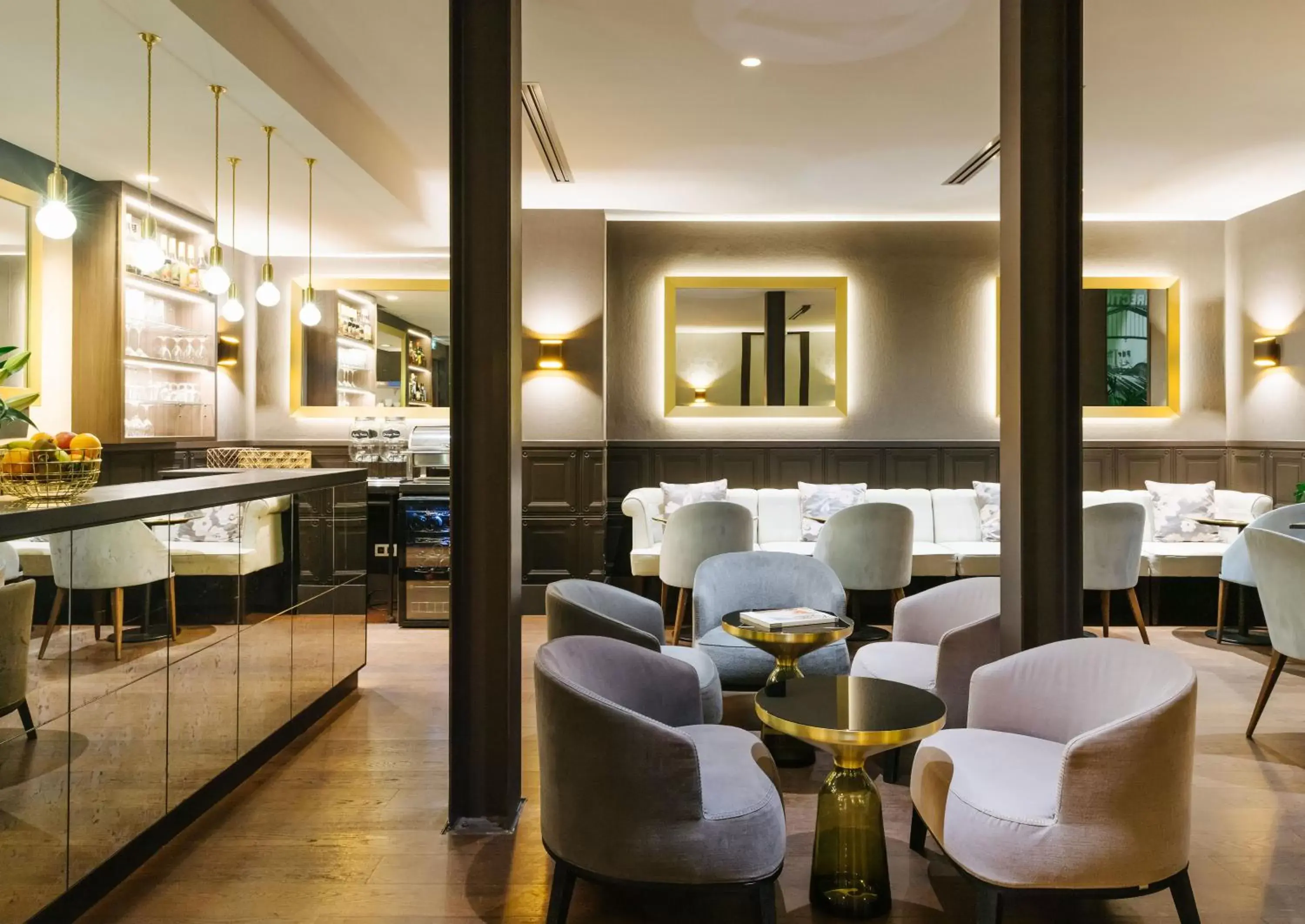 Lounge or bar, Restaurant/Places to Eat in Le Parisis - Paris Tour Eiffel