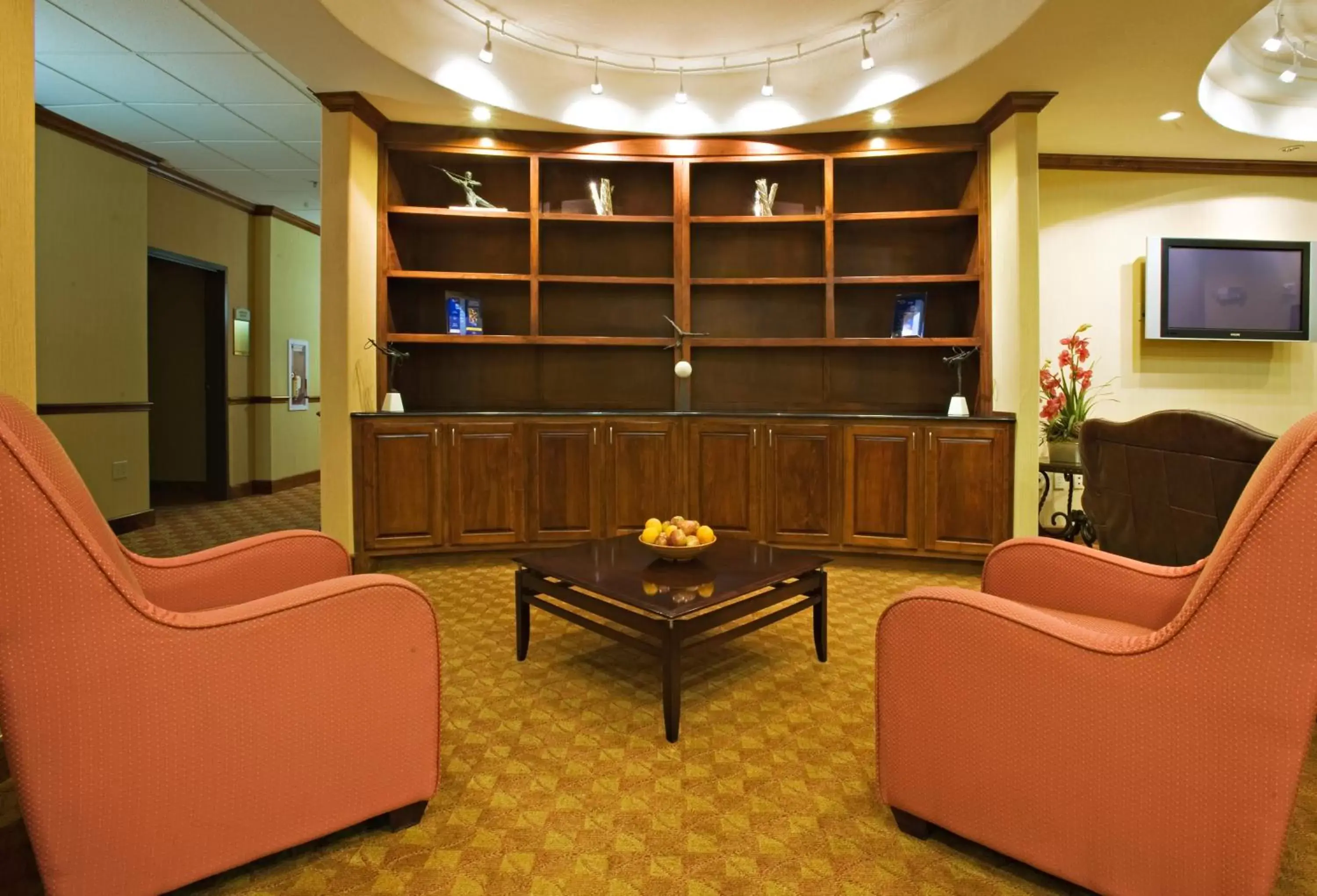 Property building, Seating Area in Holiday Inn Express Sweetwater, an IHG Hotel