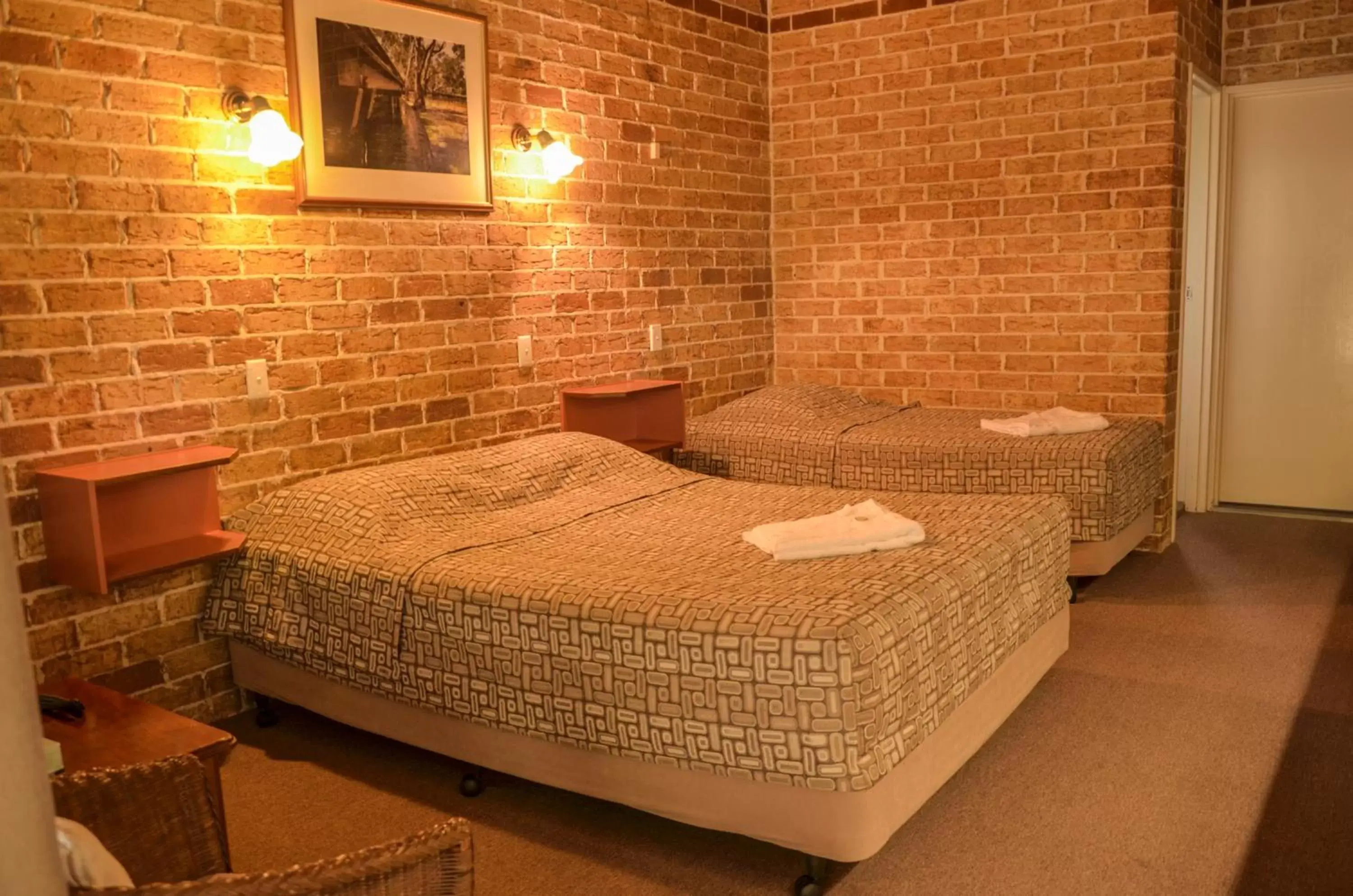 Bed in Beenleigh Village Motel