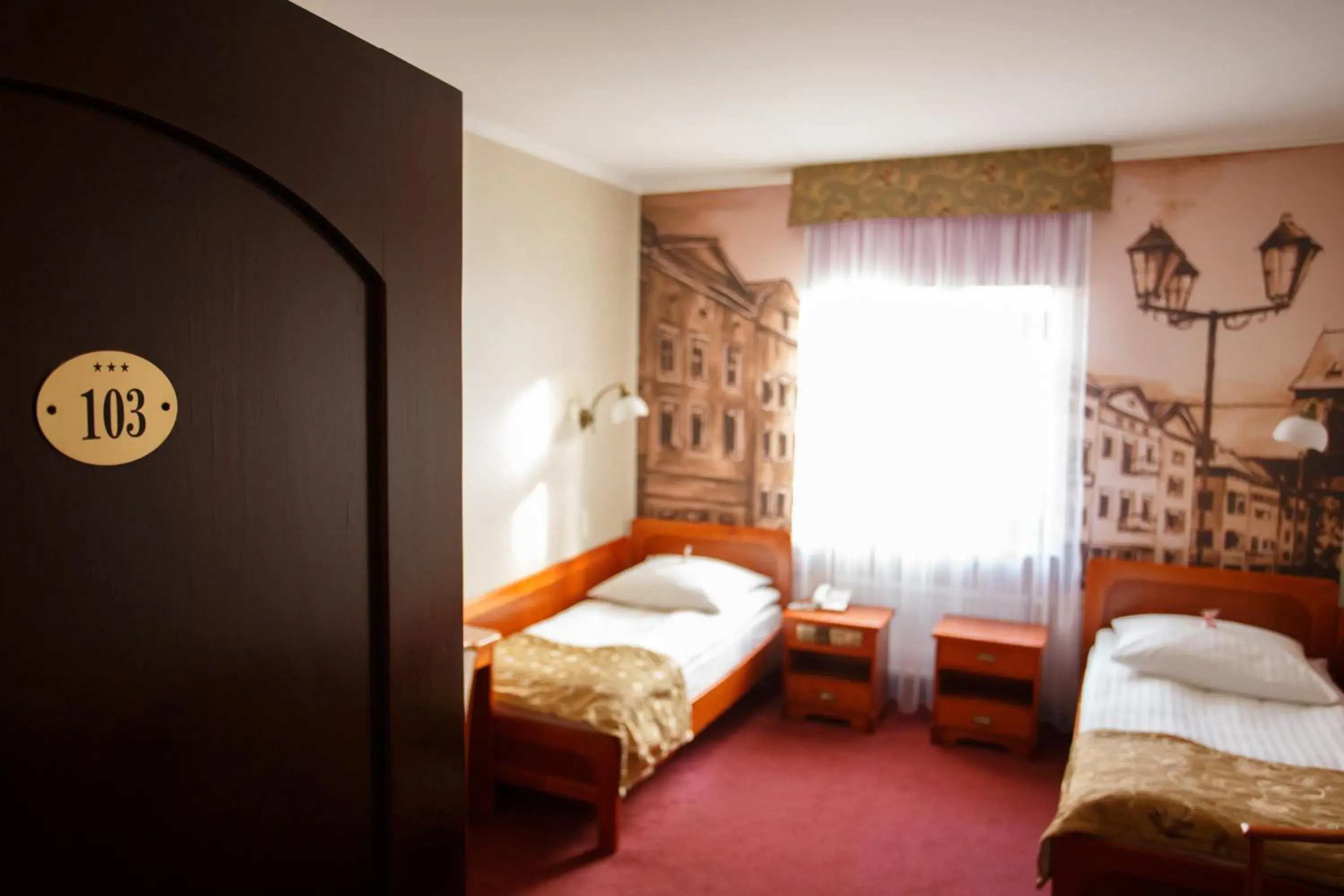 Photo of the whole room, Bed in Gotyk