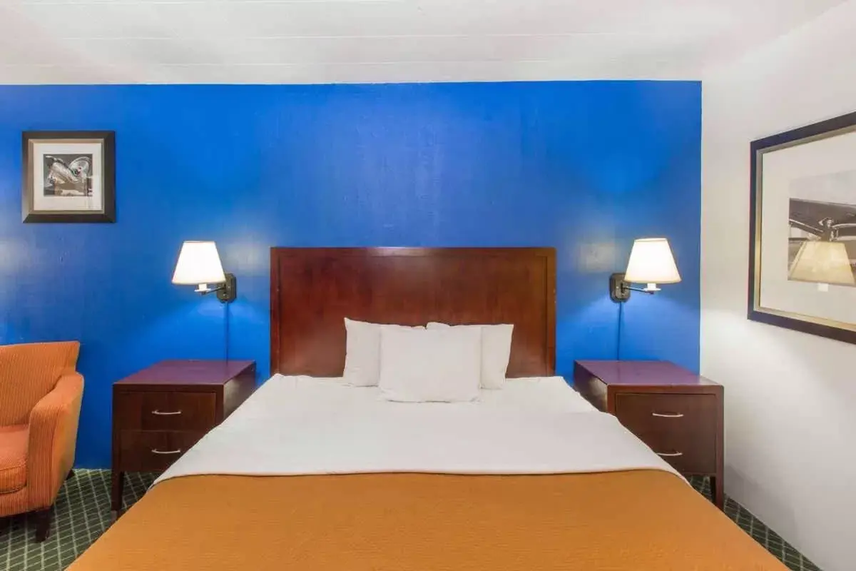 Photo of the whole room, Bed in Travelodge by Wyndham Great Bend