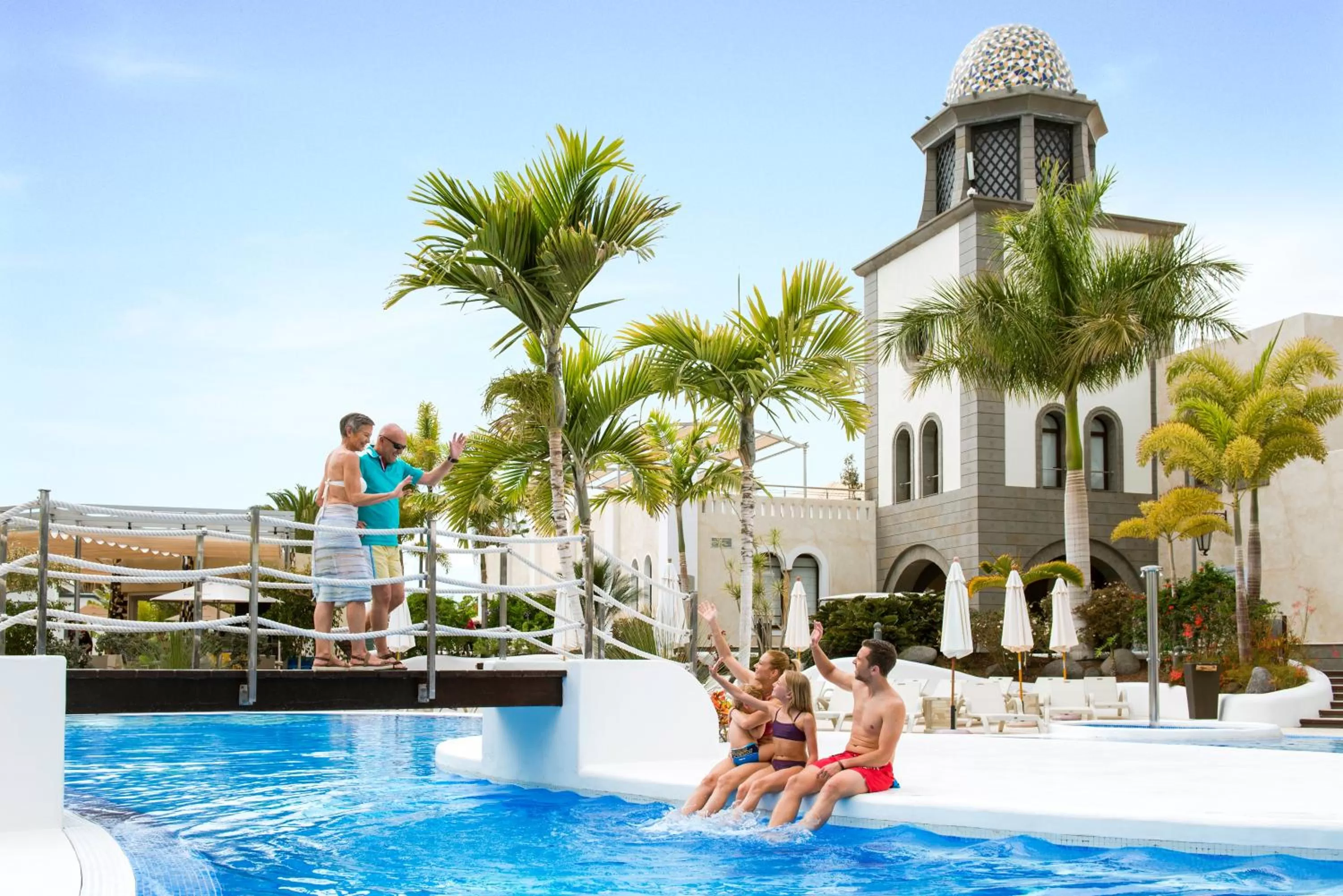 Swimming pool in Hotel Suite Villa Maria