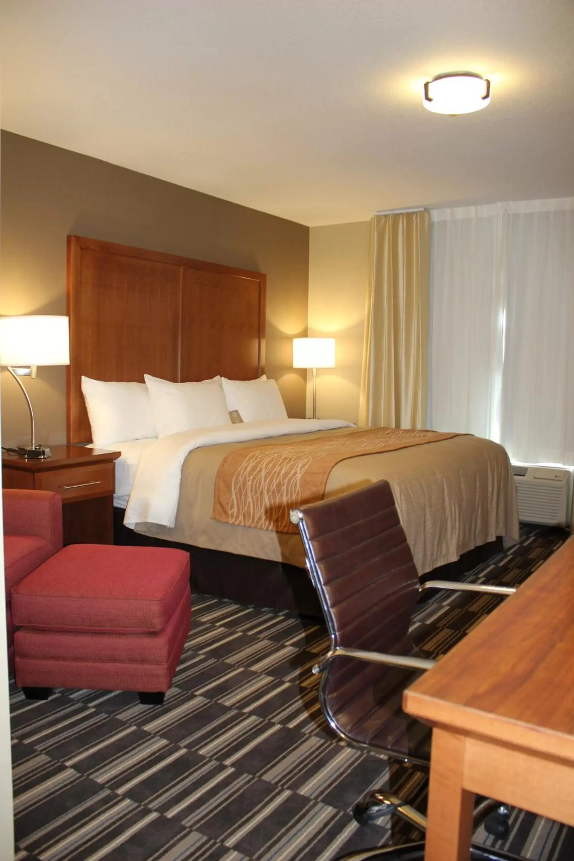 Bed in Comfort Inn & Suites Edmonton International Airport