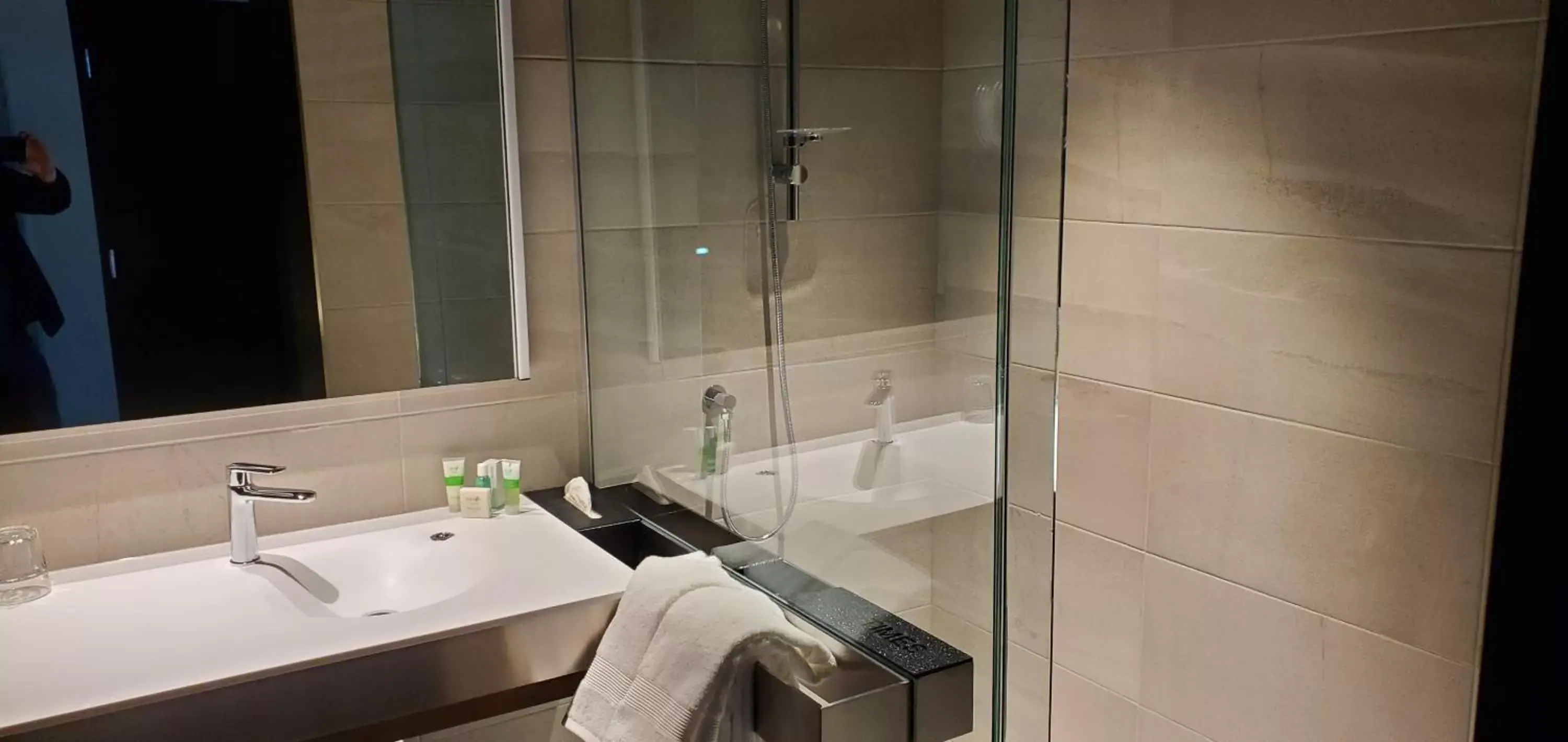 Bathroom in Grand Times Hotel Laval - Centropolis